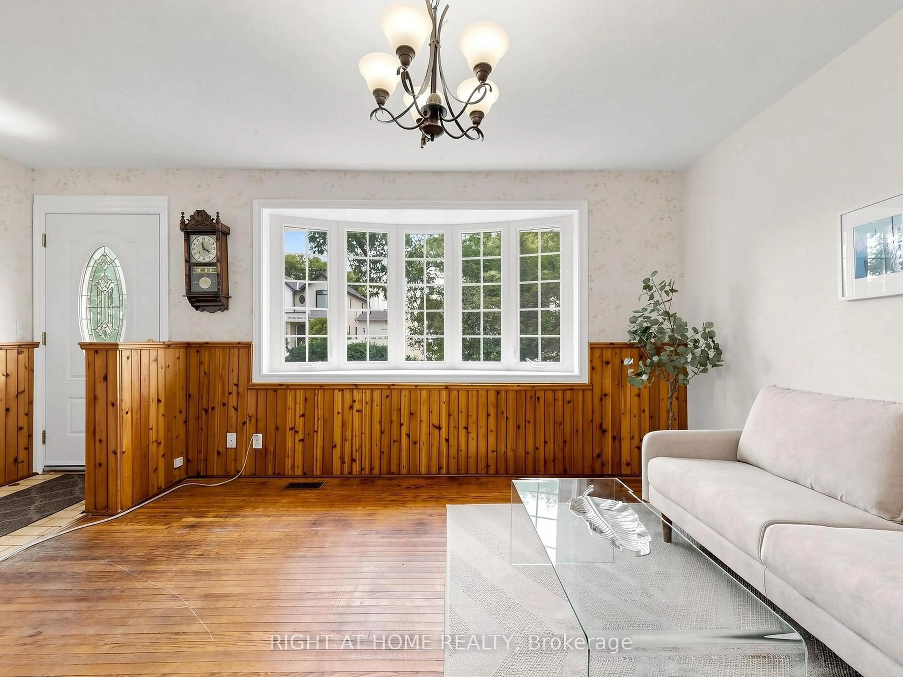 Living room with furniture, wood/laminate floor for 238 Troy St, Mississauga Ontario L5G 1S7