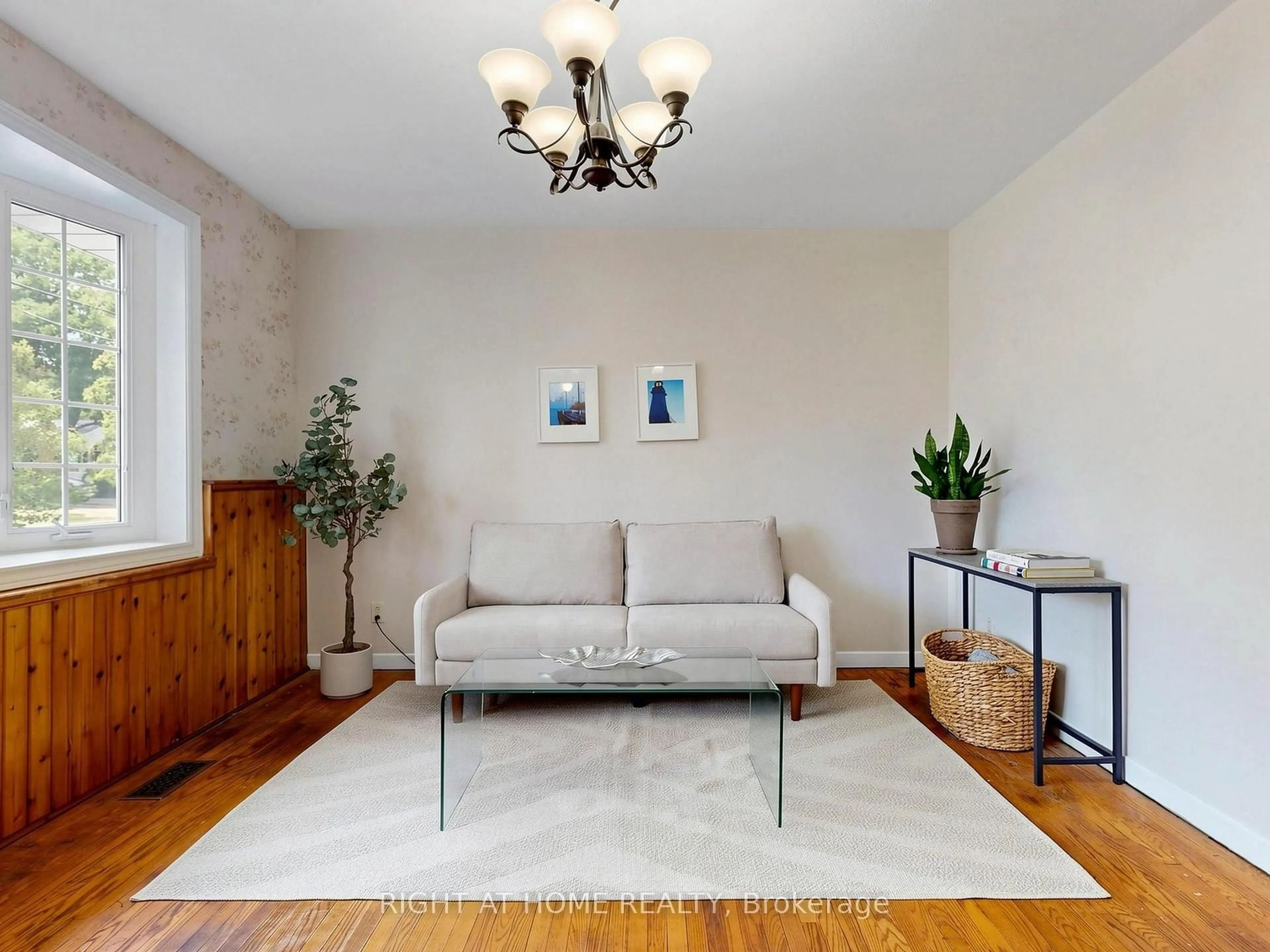 Living room with furniture, unknown for 238 Troy St, Mississauga Ontario L5G 1S7
