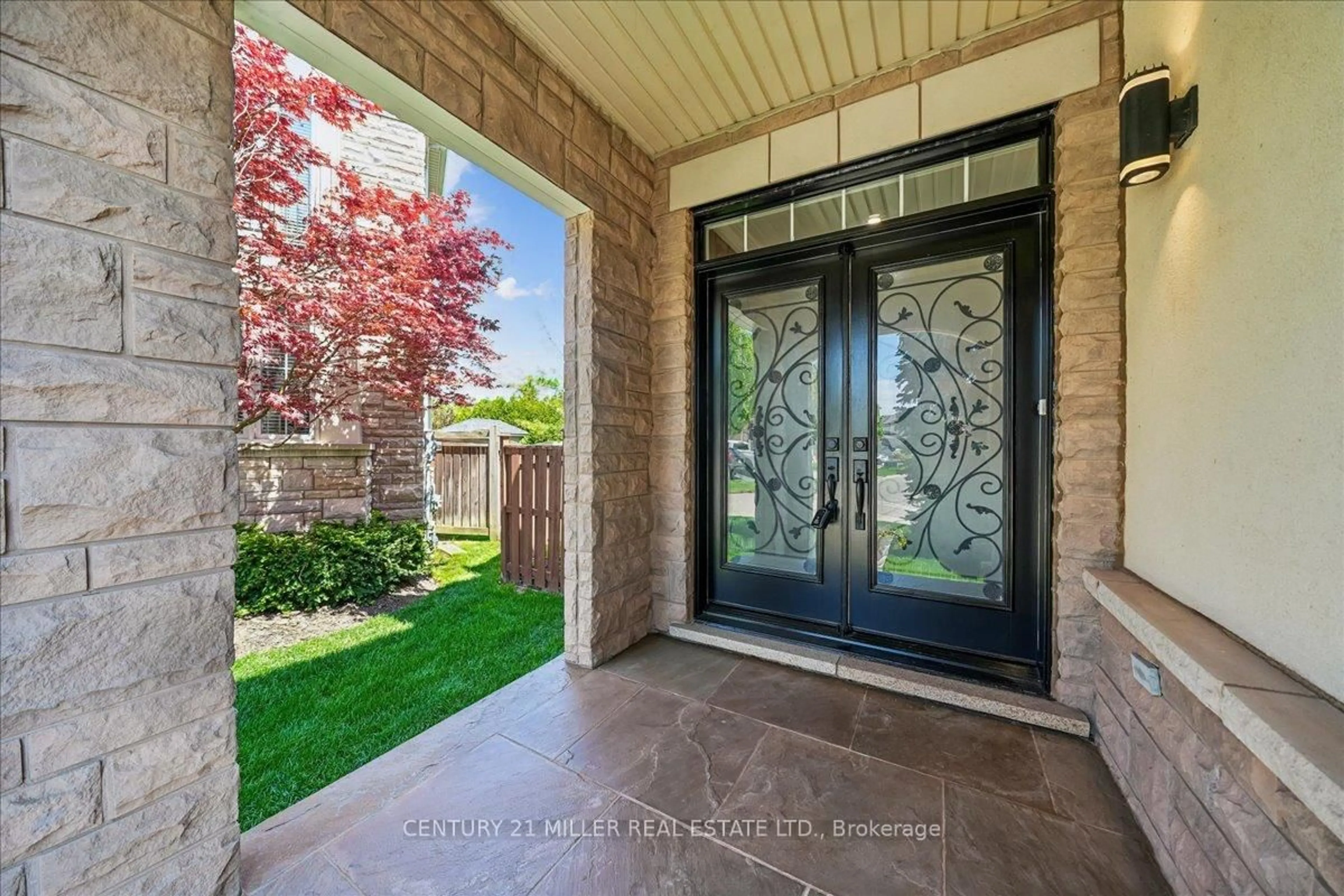 Indoor entryway for 2371 Calloway Dr, Oakville Ontario L6M 0C1
