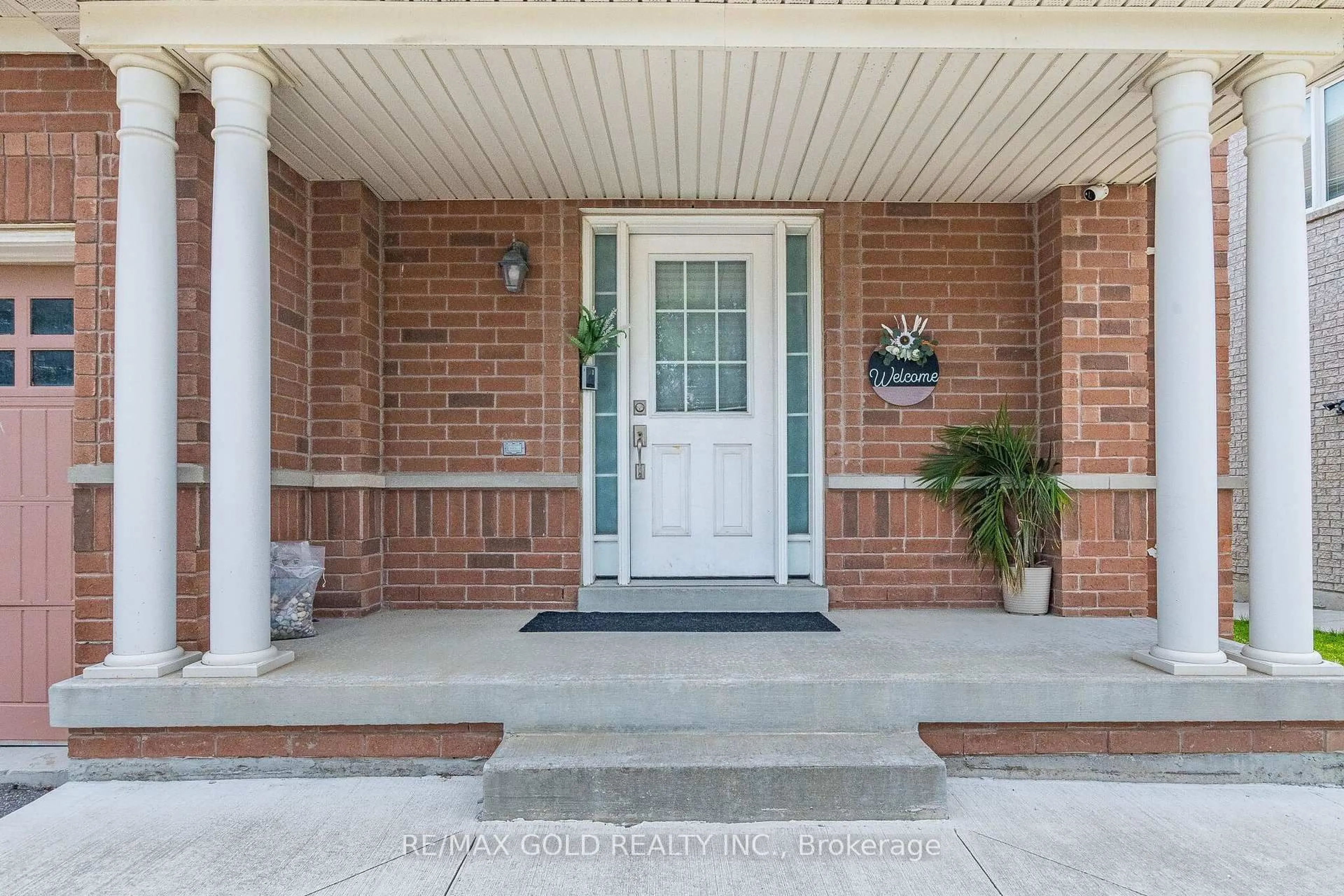 Indoor entryway for 5 Denali Cres, Brampton Ontario L6P 3P6