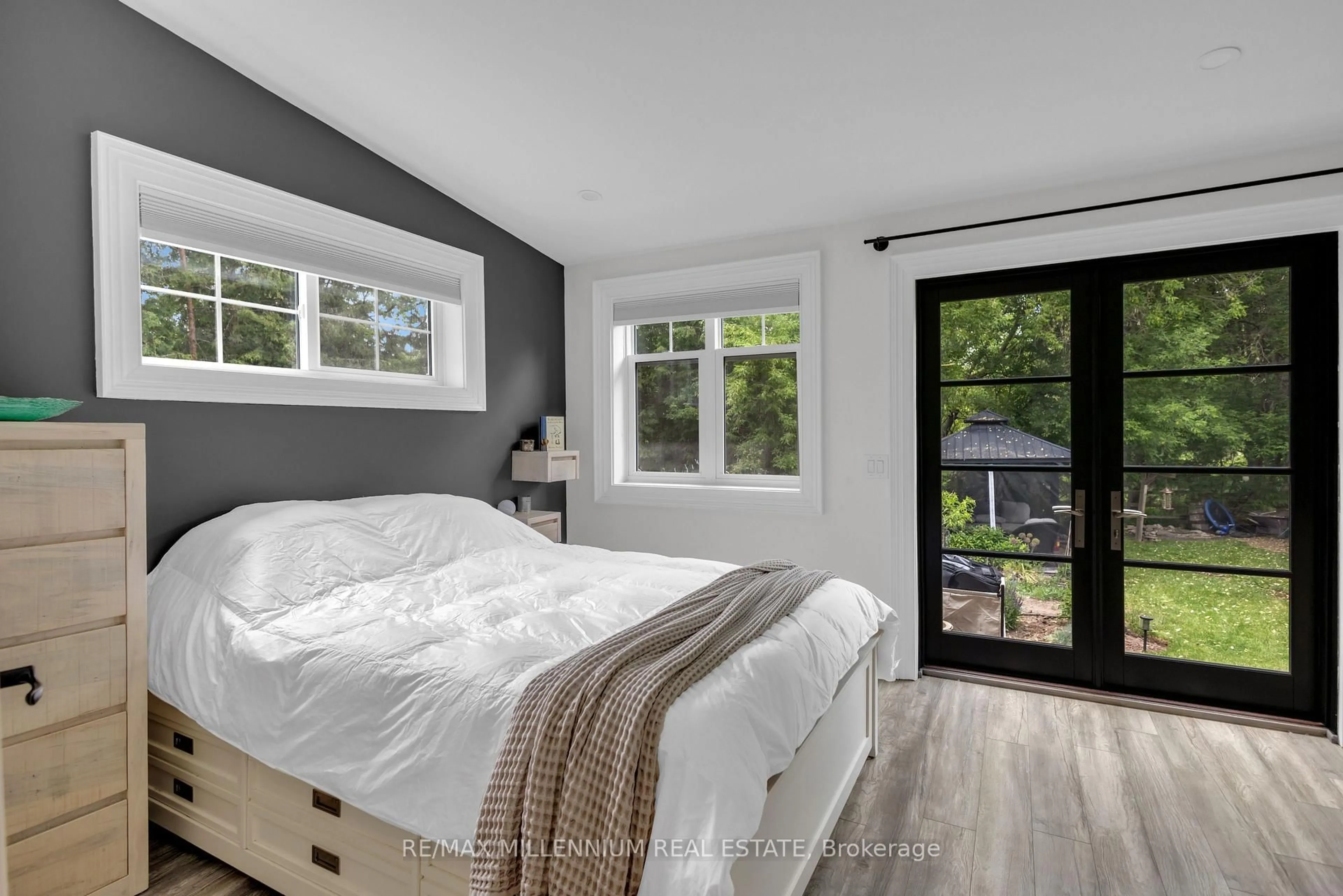 Bedroom with bed, unknown for 1510 Station Rd, Caledon Ontario L7C 3M2