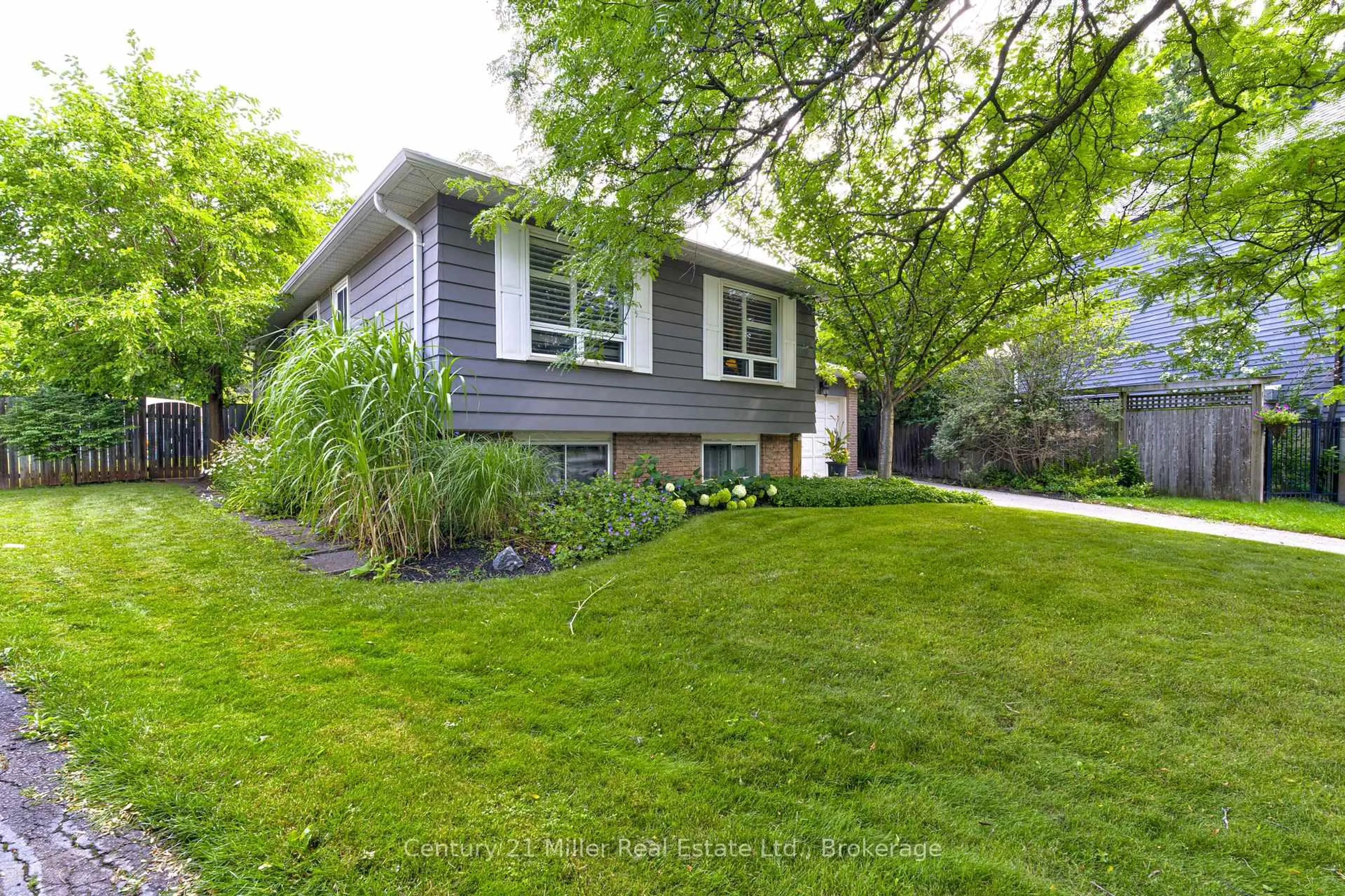Unknown for 2225 Wyandotte Dr, Oakville Ontario L6L 2T4