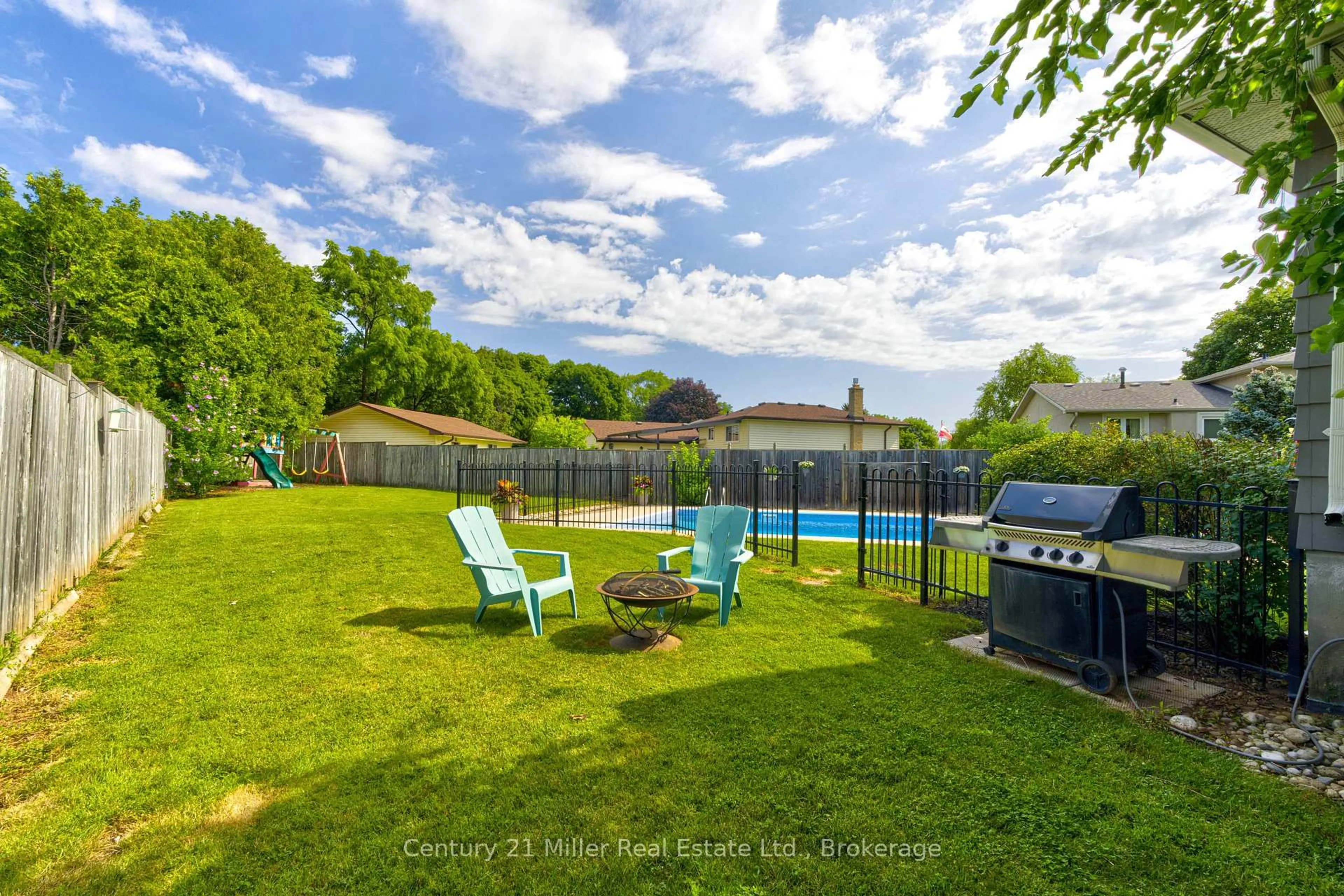 Pool for 2225 Wyandotte Dr, Oakville Ontario L6L 2T4