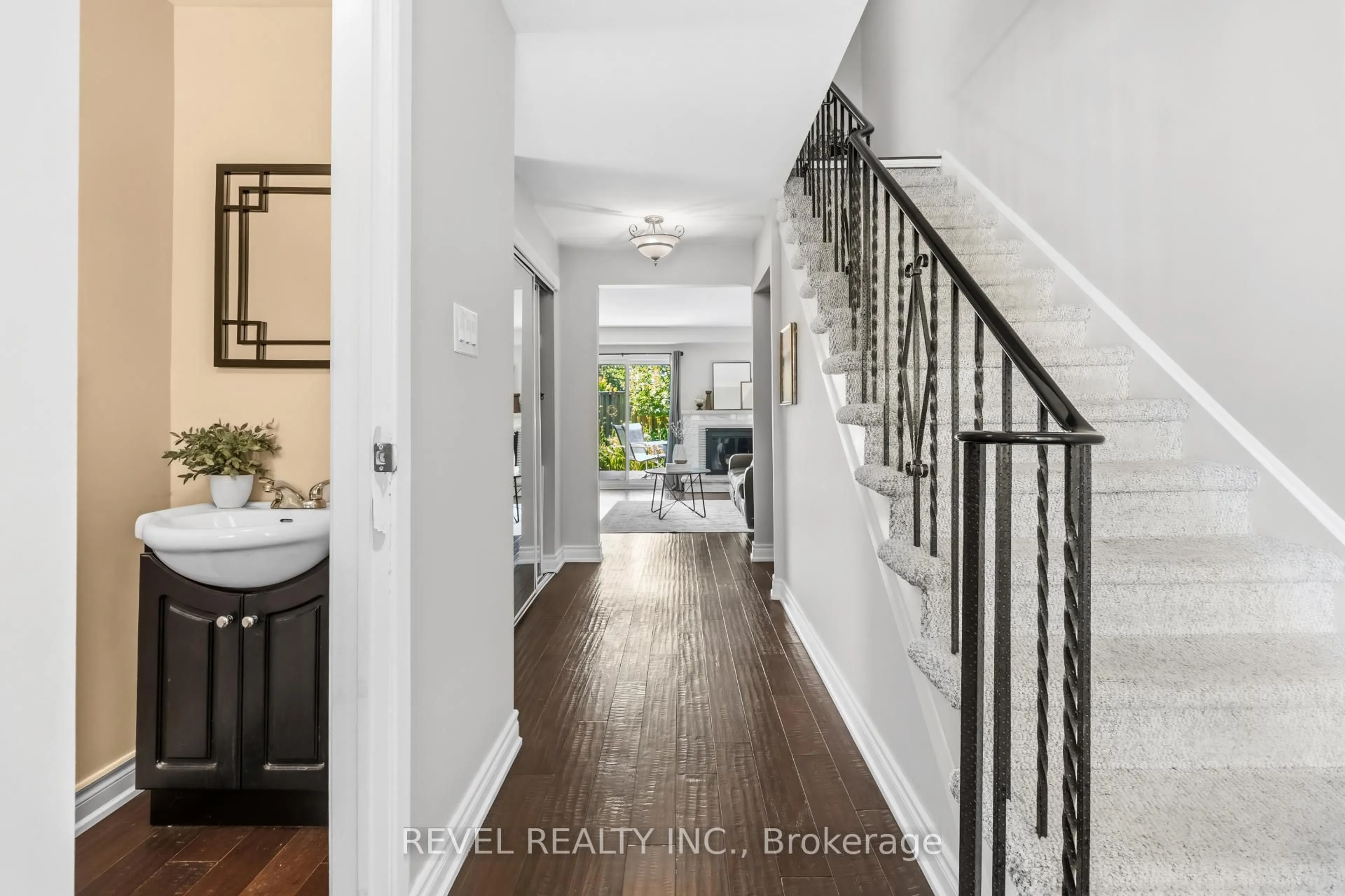 Indoor entryway for 2996 Salerno Cres, Mississauga Ontario L5N 1T6