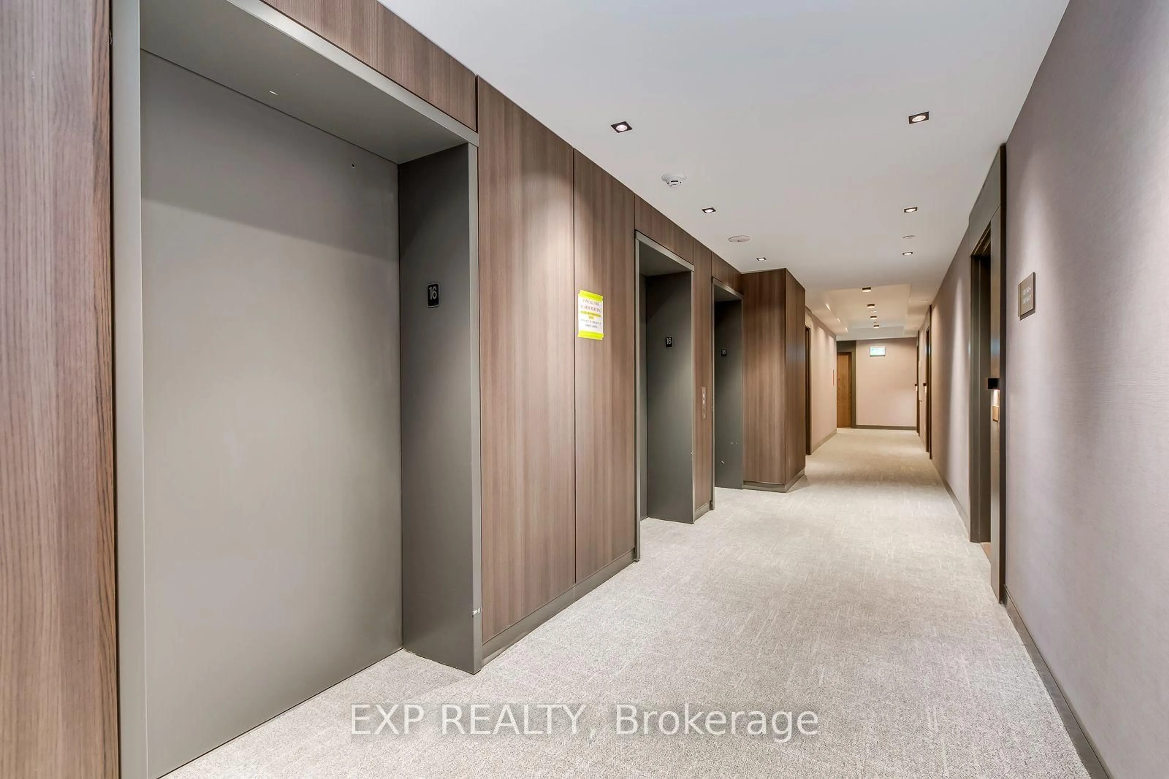 Indoor foyer for 1035 Southdown Rd #1605, Mississauga Ontario L5J 0A2