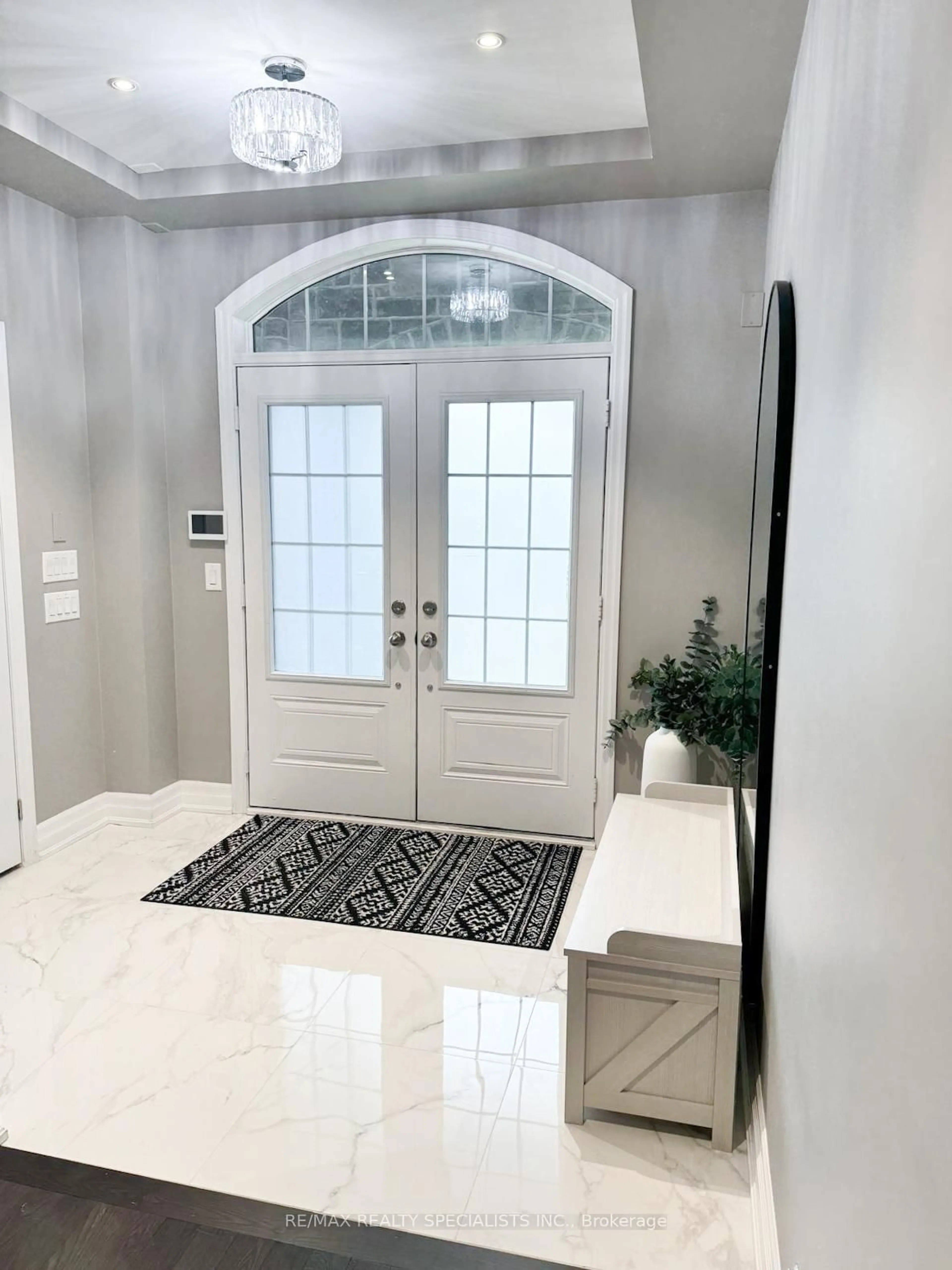 Indoor entryway for 19 Dancing Waters Rd, Brampton Ontario L6Y 6B5
