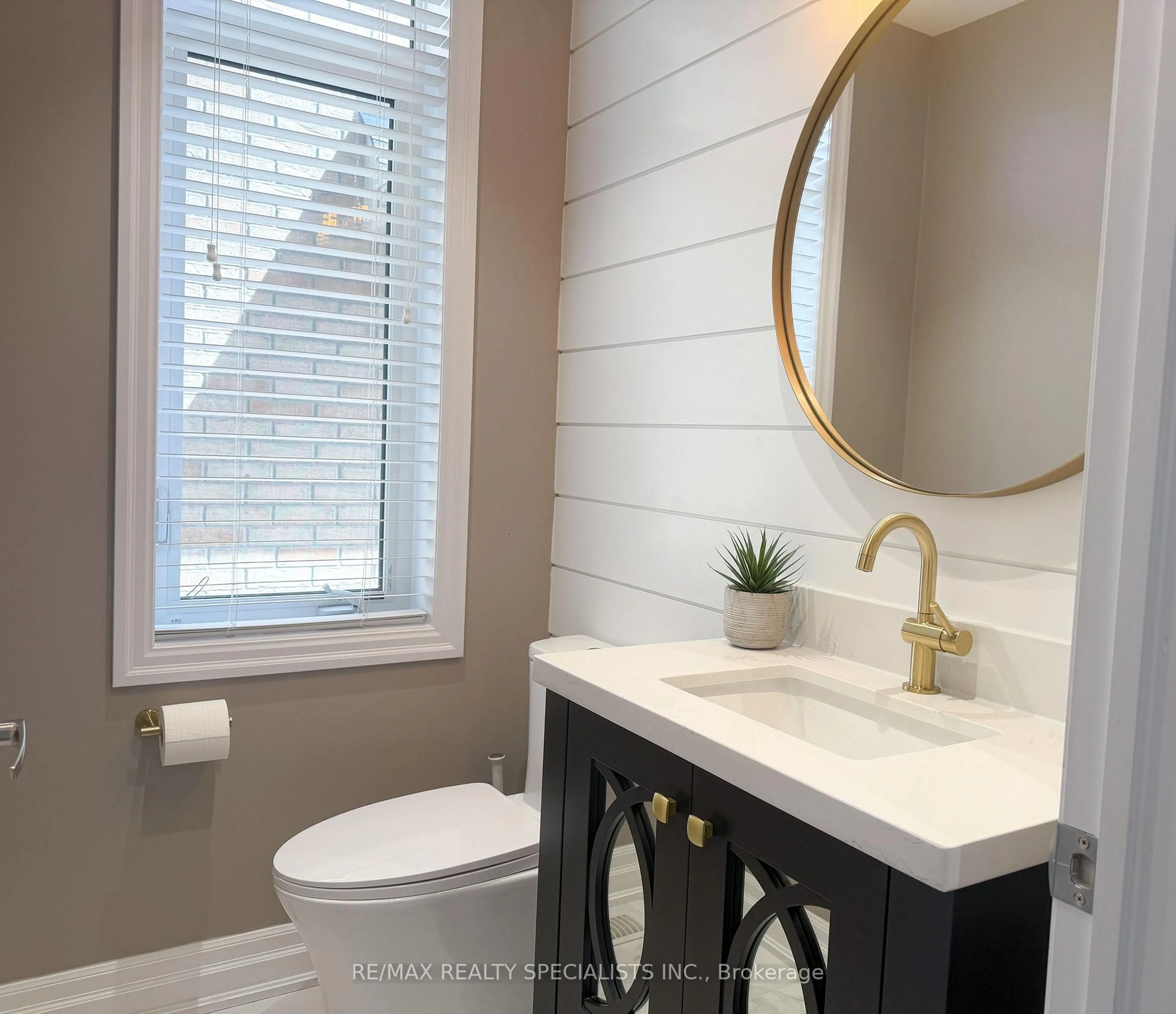 Contemporary bathroom, ceramic/tile floor for 19 Dancing Waters Rd, Brampton Ontario L6Y 6B5