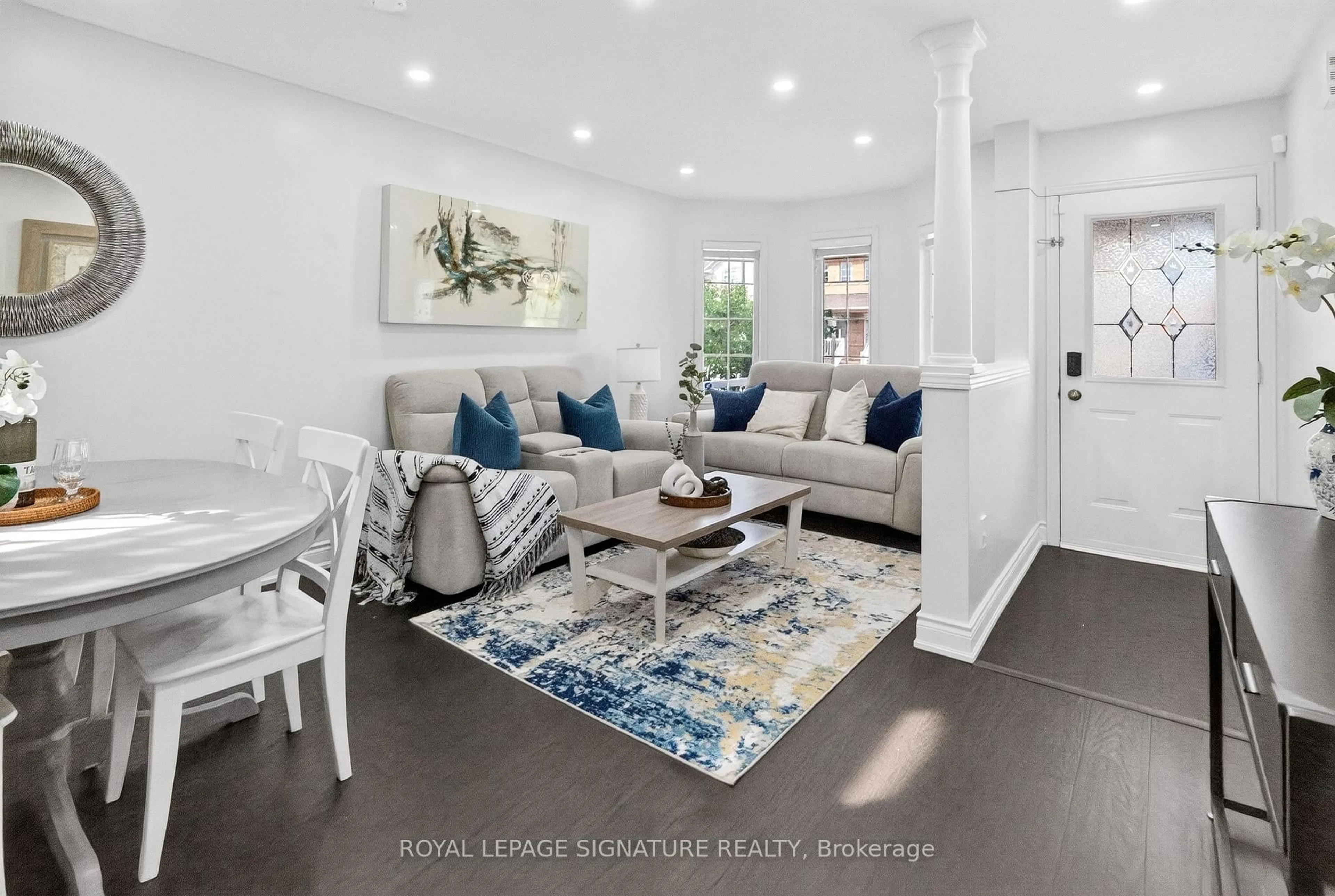 Living room with furniture, unknown for 5910 Manzanillo Cres, Mississauga Ontario L5M 6Y6