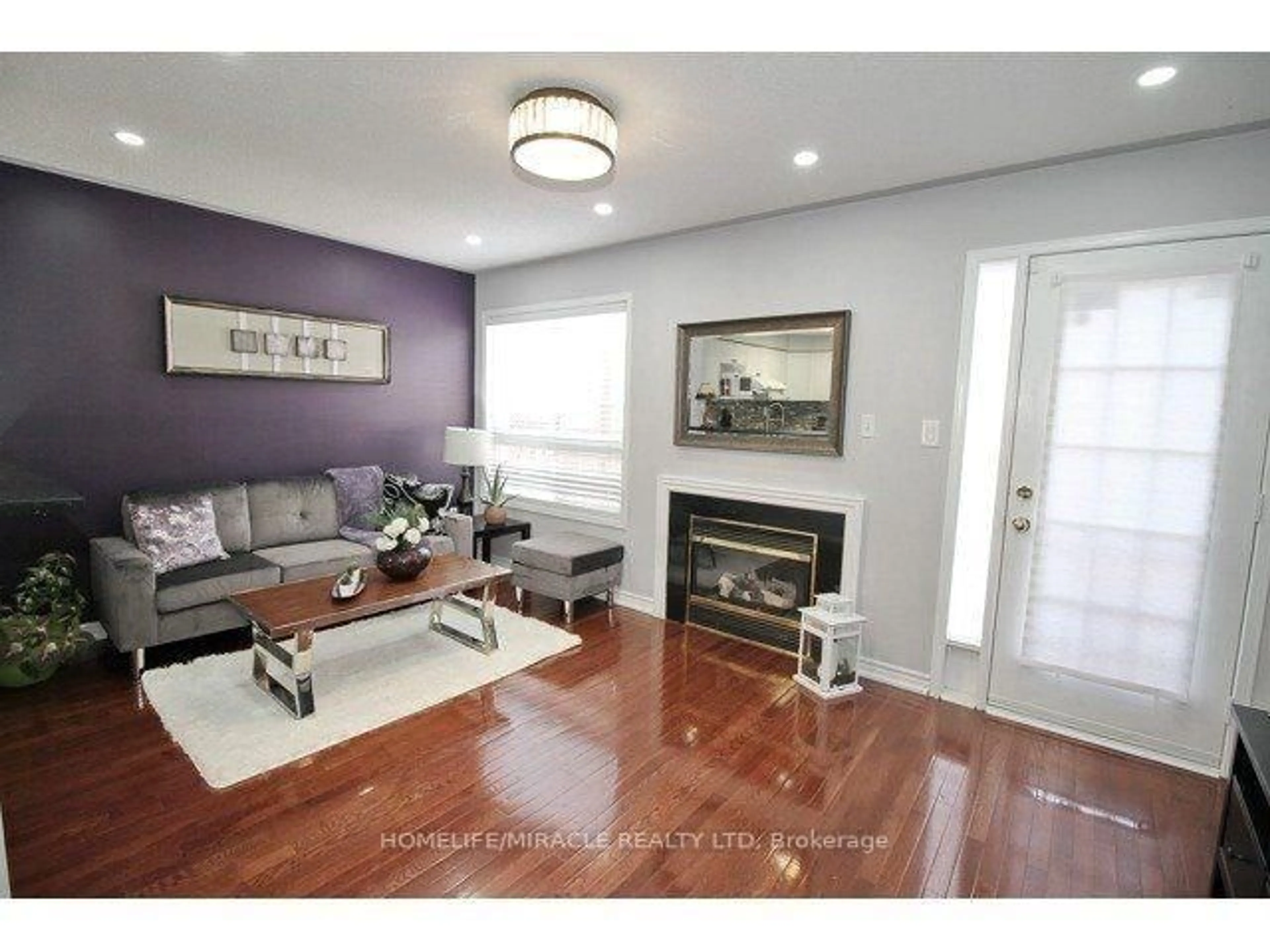Living room with furniture, wood/laminate floor for 3157 Bentley Dr, Mississauga Ontario L5M 6V8