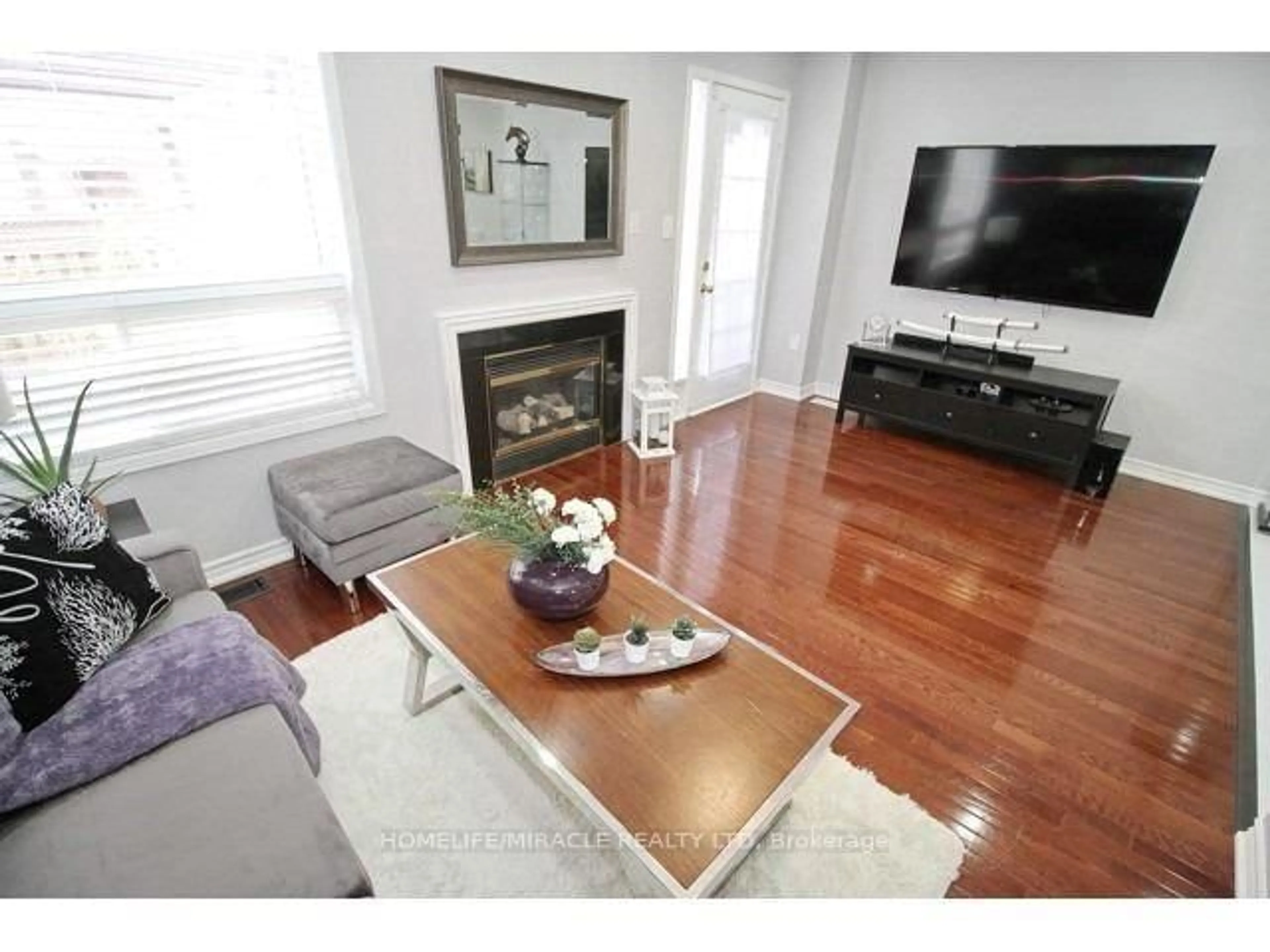 Living room with furniture, wood/laminate floor for 3157 Bentley Dr, Mississauga Ontario L5M 6V8