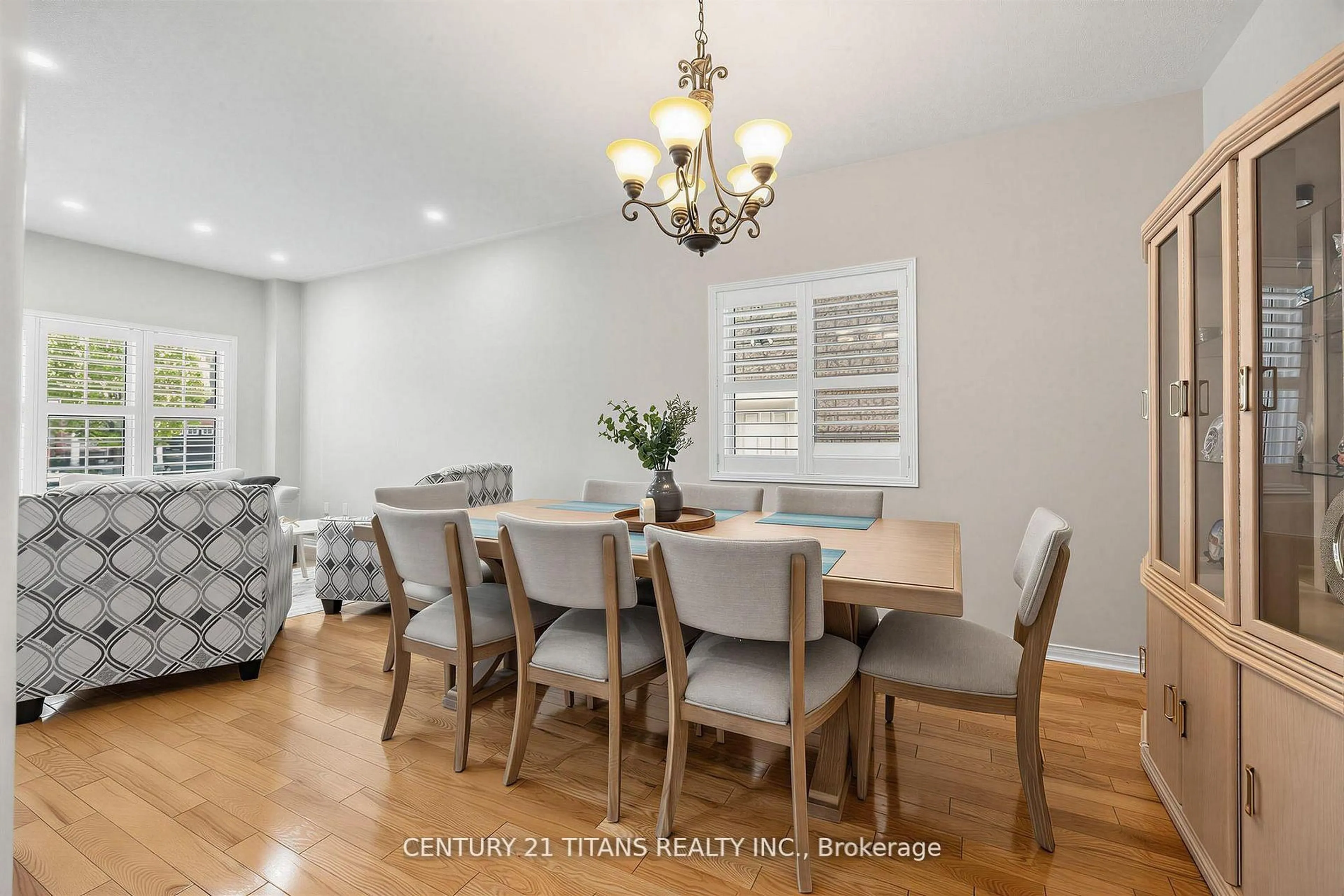 Dining room, wood/laminate floor for 3865 Brinwood Gate, Mississauga Ontario L5M 7H3