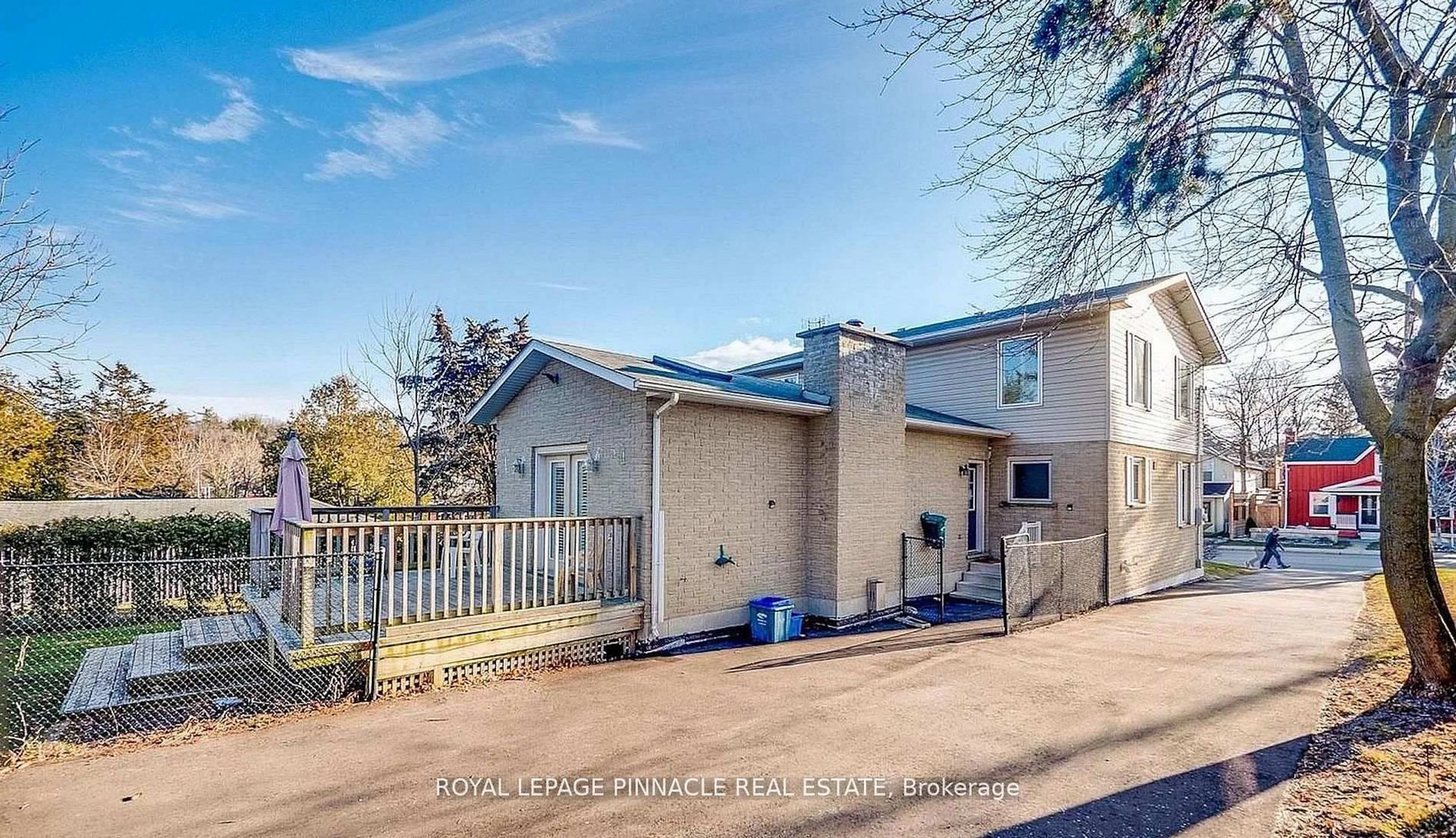 A pic from outside/outdoor area/front of a property/back of a property/a pic from drone, street for 51 Main St, Milton Ontario L0P 1B0