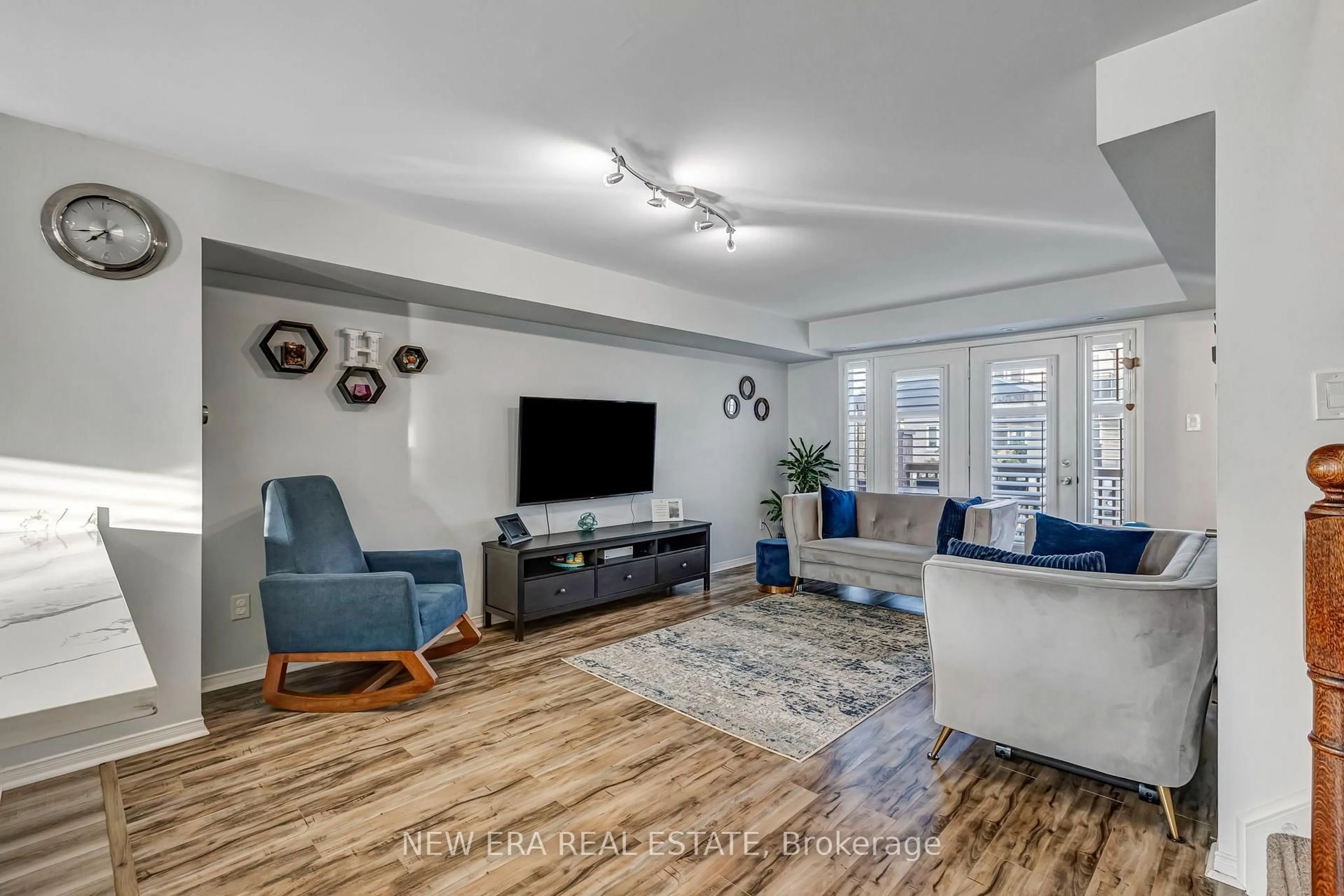Living room with furniture, unknown for 3056 Eglinton Ave #60, Mississauga Ontario L5M 8E4