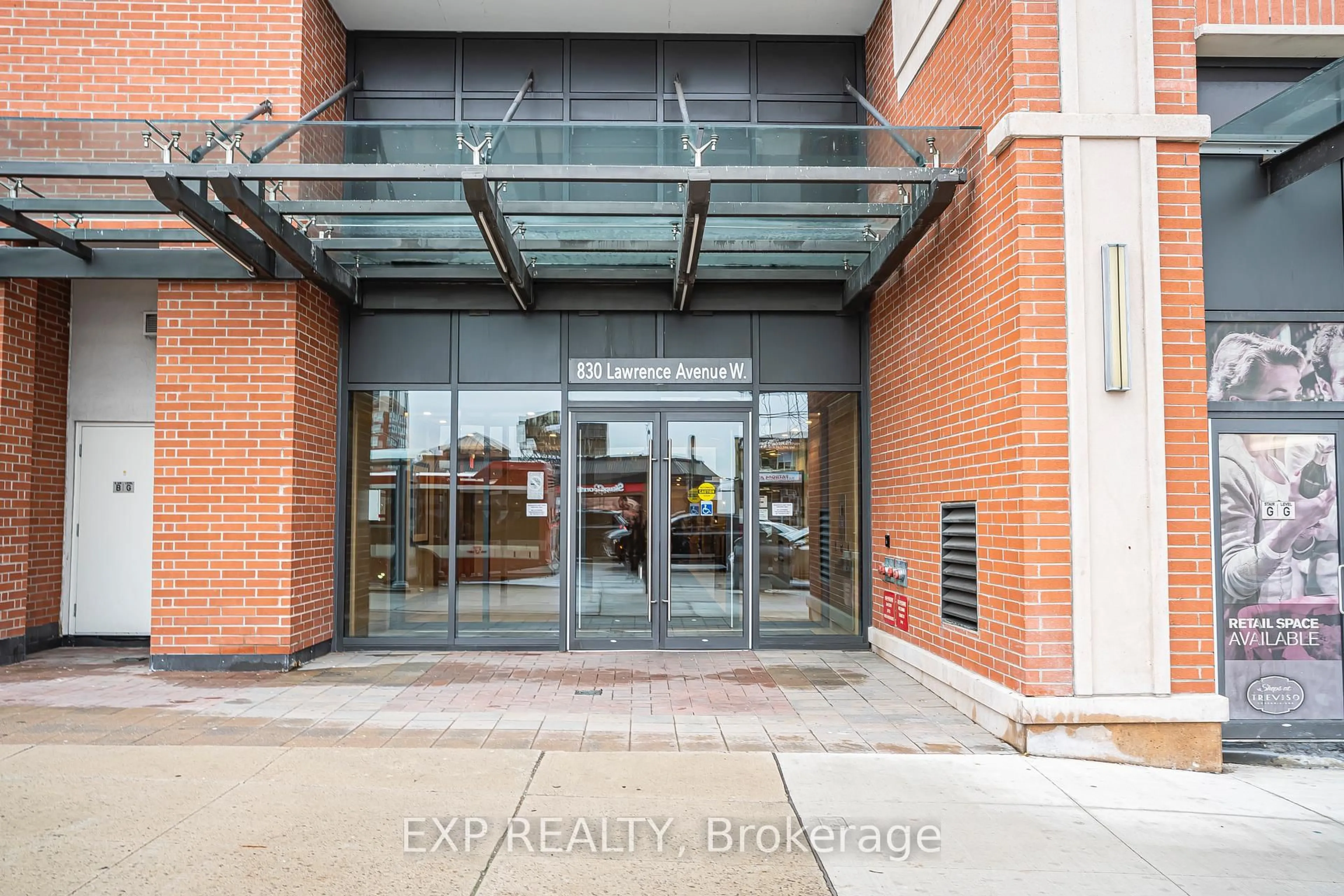Indoor foyer for 830 Lawrence Ave #729, Toronto Ontario M6A 0B6
