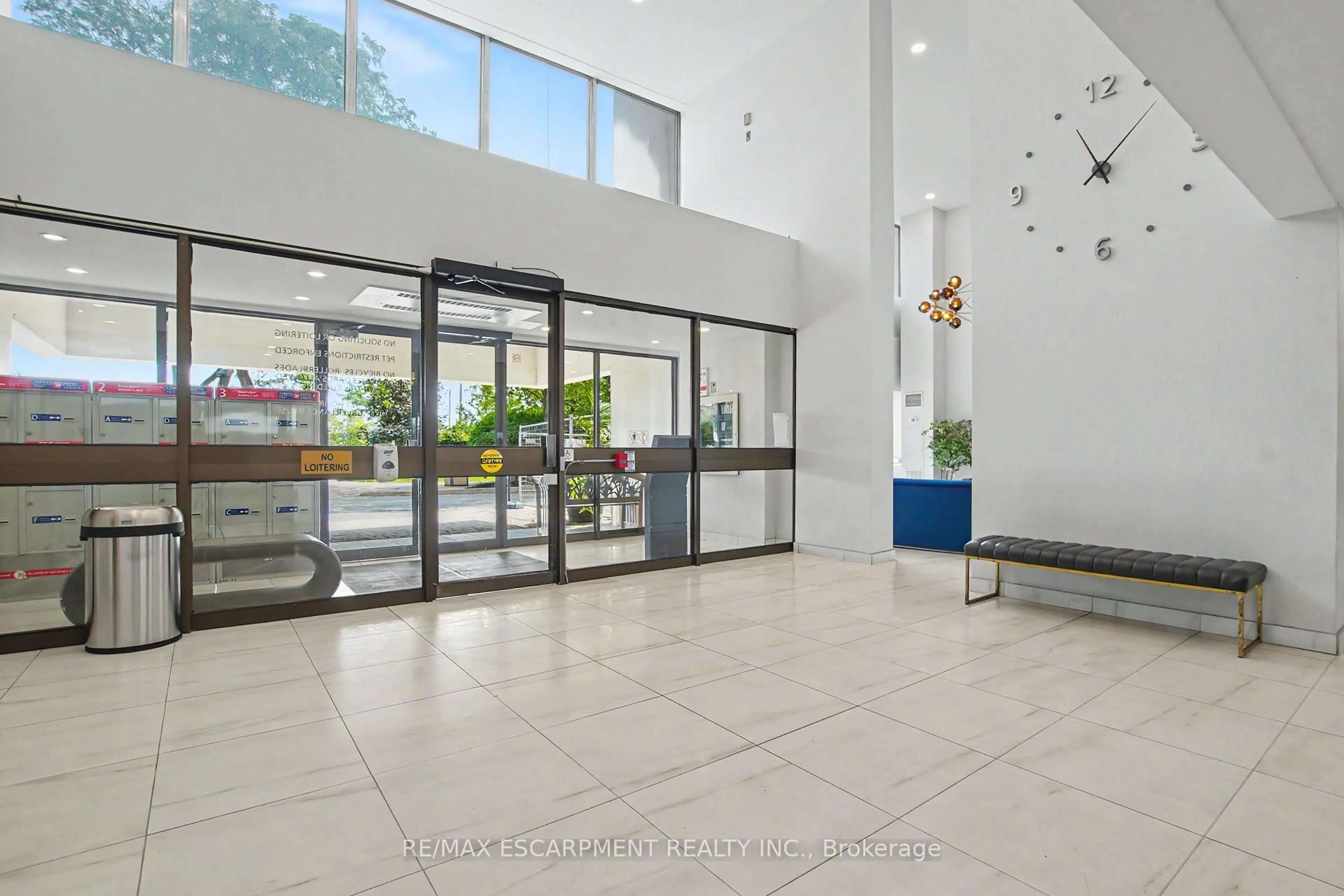 Lobby for 1580 Mississauga Valley Blvd #1102, Mississauga Ontario L5A 3T8