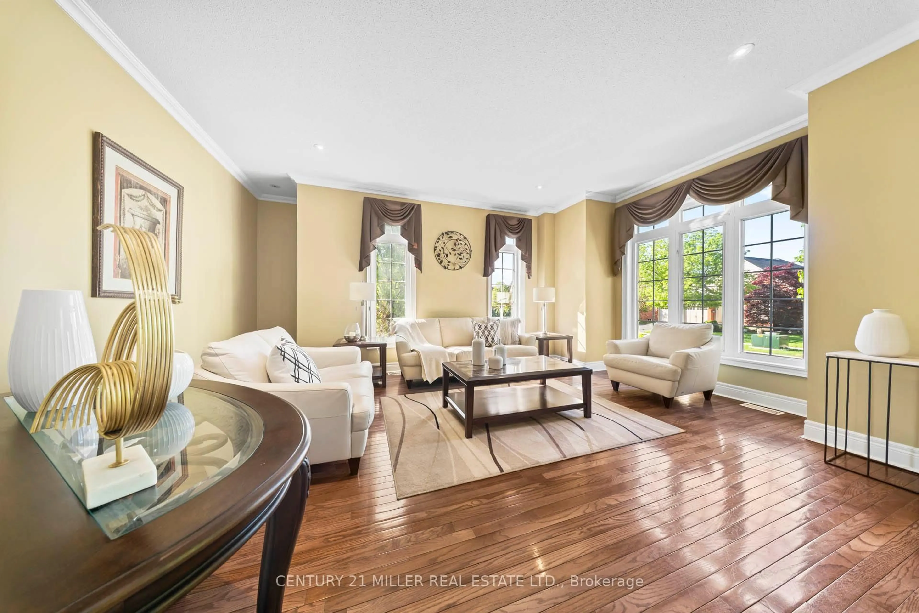 Living room with furniture, unknown for 2211 GLENCAIRN Rd, Oakville Ontario L6M 4S1