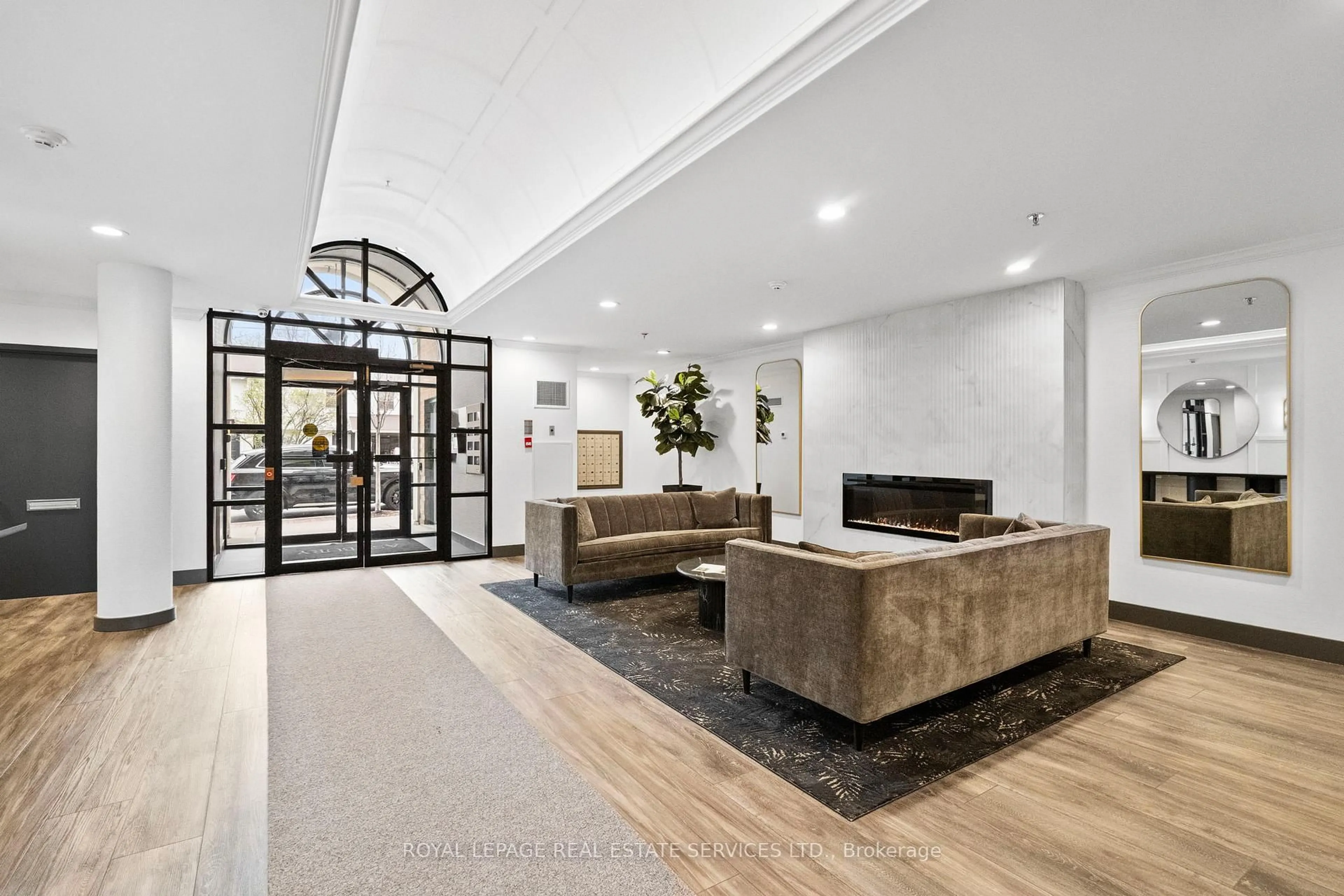 Lobby for 185 Robinson St #202, Oakville Ontario L6J 7P6