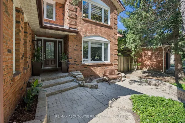 1194 Queen Victoria Ave, Mississauga 3