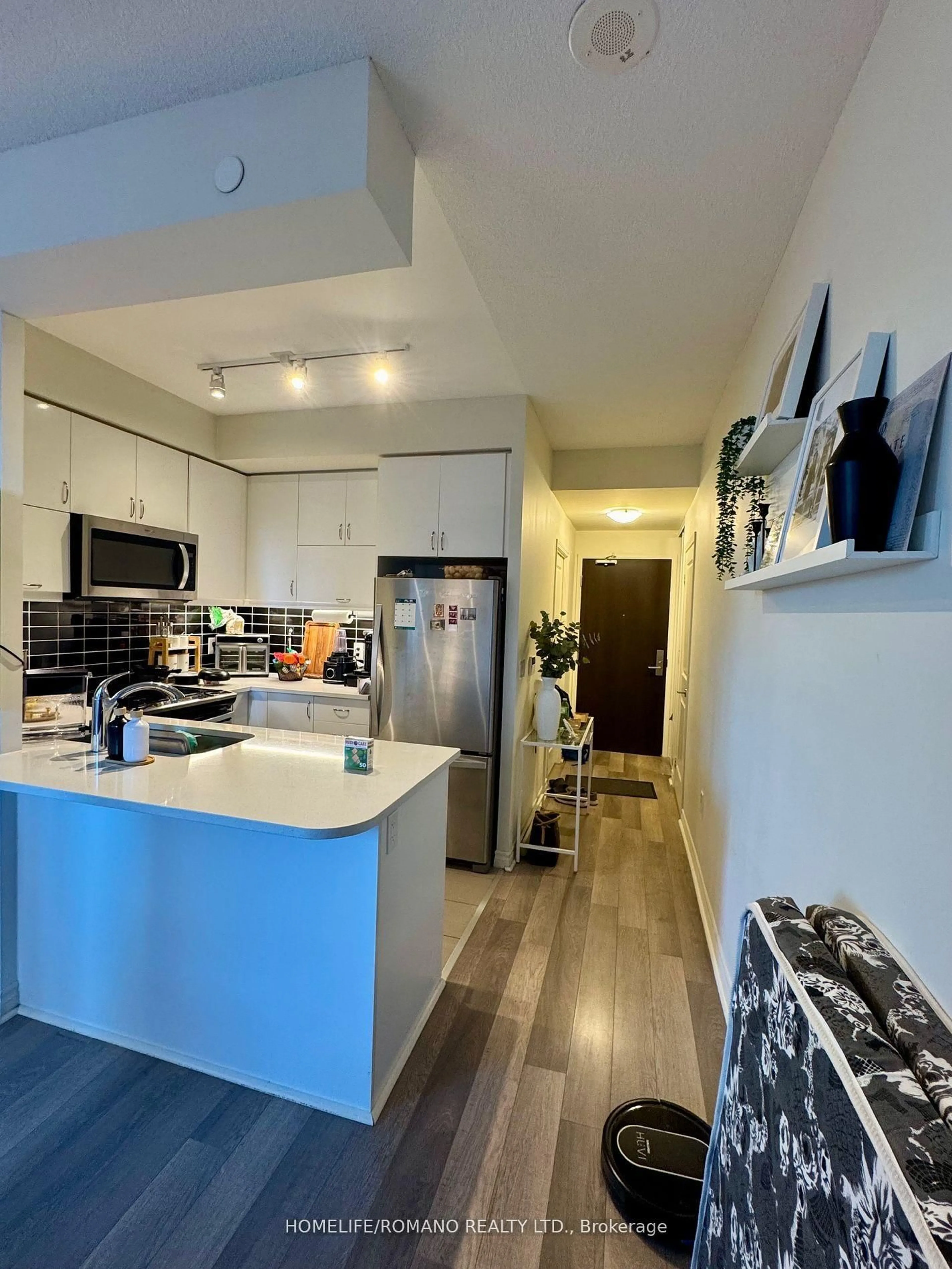 Open concept kitchen, unknown for 39 Annie Craig Dr #605, Toronto Ontario M8V 0H1