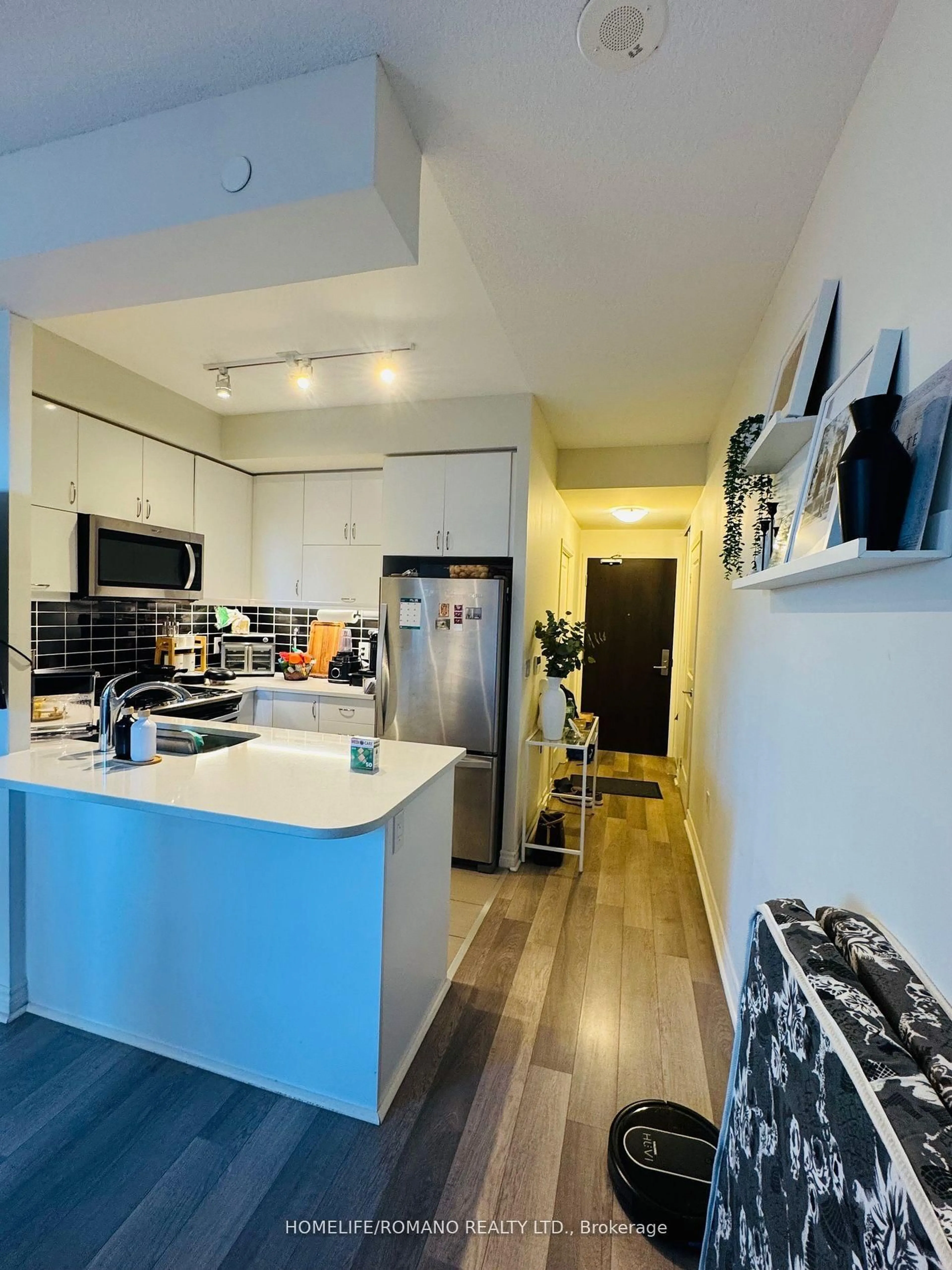 Open concept kitchen, unknown for 39 Annie Craig Dr #605, Toronto Ontario M8V 0H1
