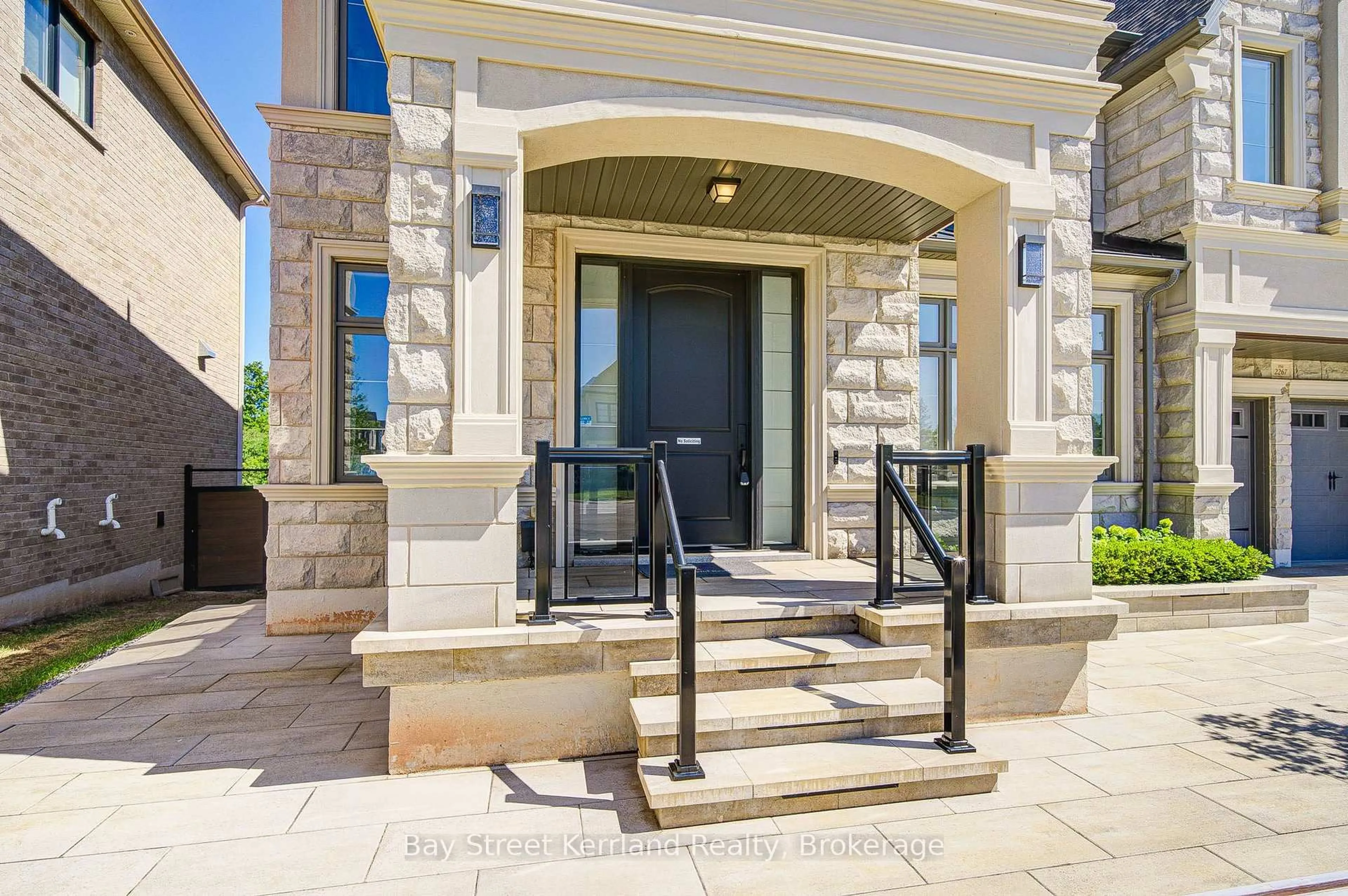 Indoor entryway for 2267 Saw Whet Blvd, Oakville Ontario L6M 5M9