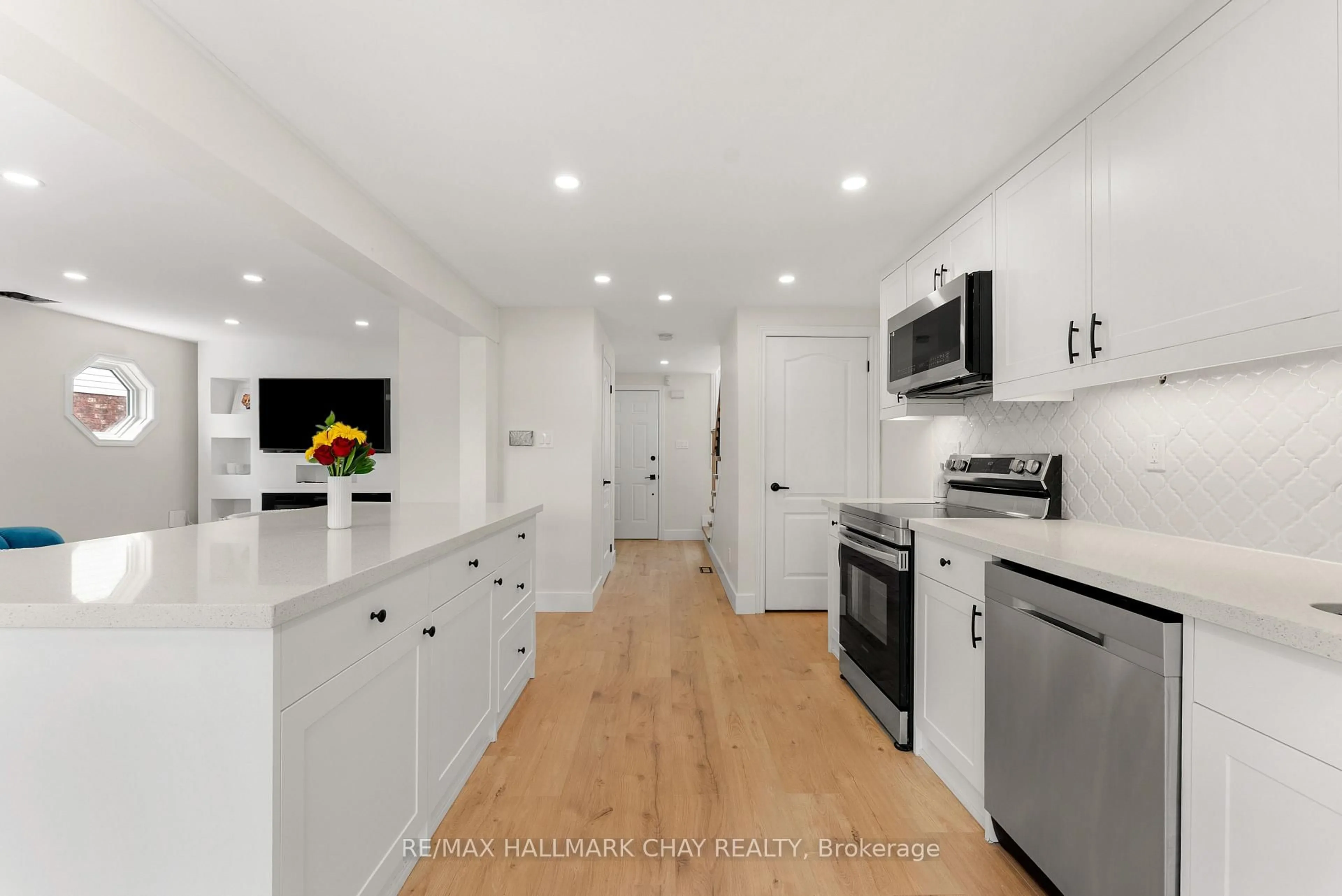 Open concept kitchen, unknown for 344 Adams Crt, Orangeville Ontario L9W 4R7