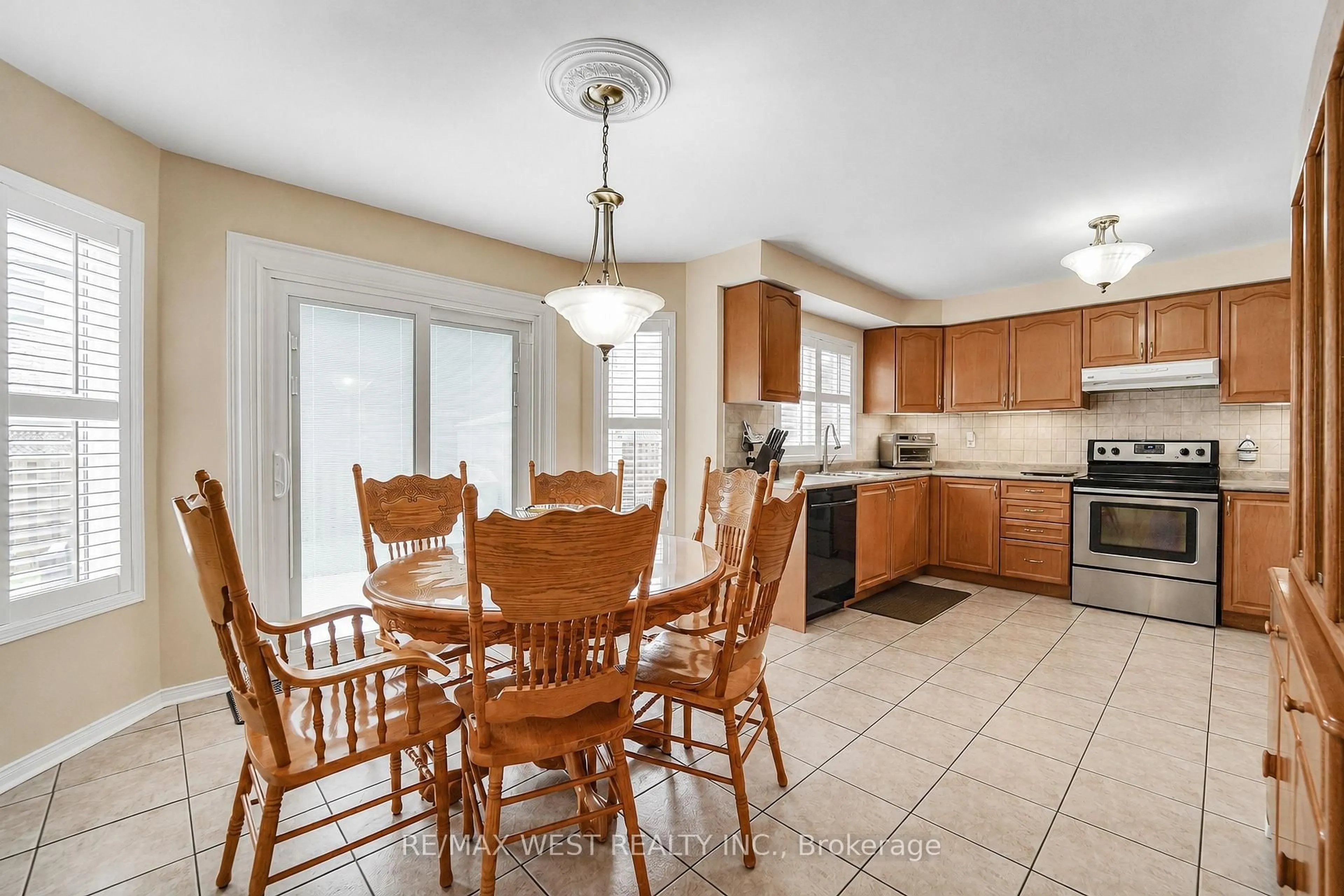 Open concept kitchen, ceramic/tile floor for 63 Lockheed Cres, Brampton Ontario L7A 3G4