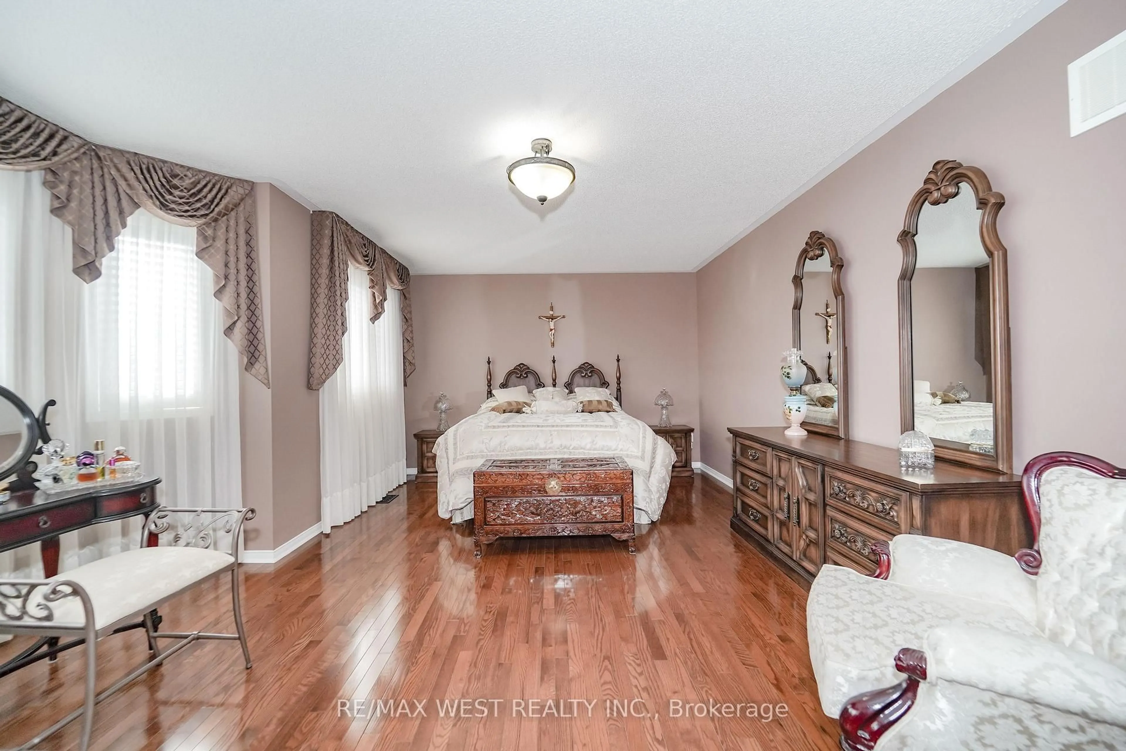 Unknown for 63 Lockheed Cres, Brampton Ontario L7A 3G4