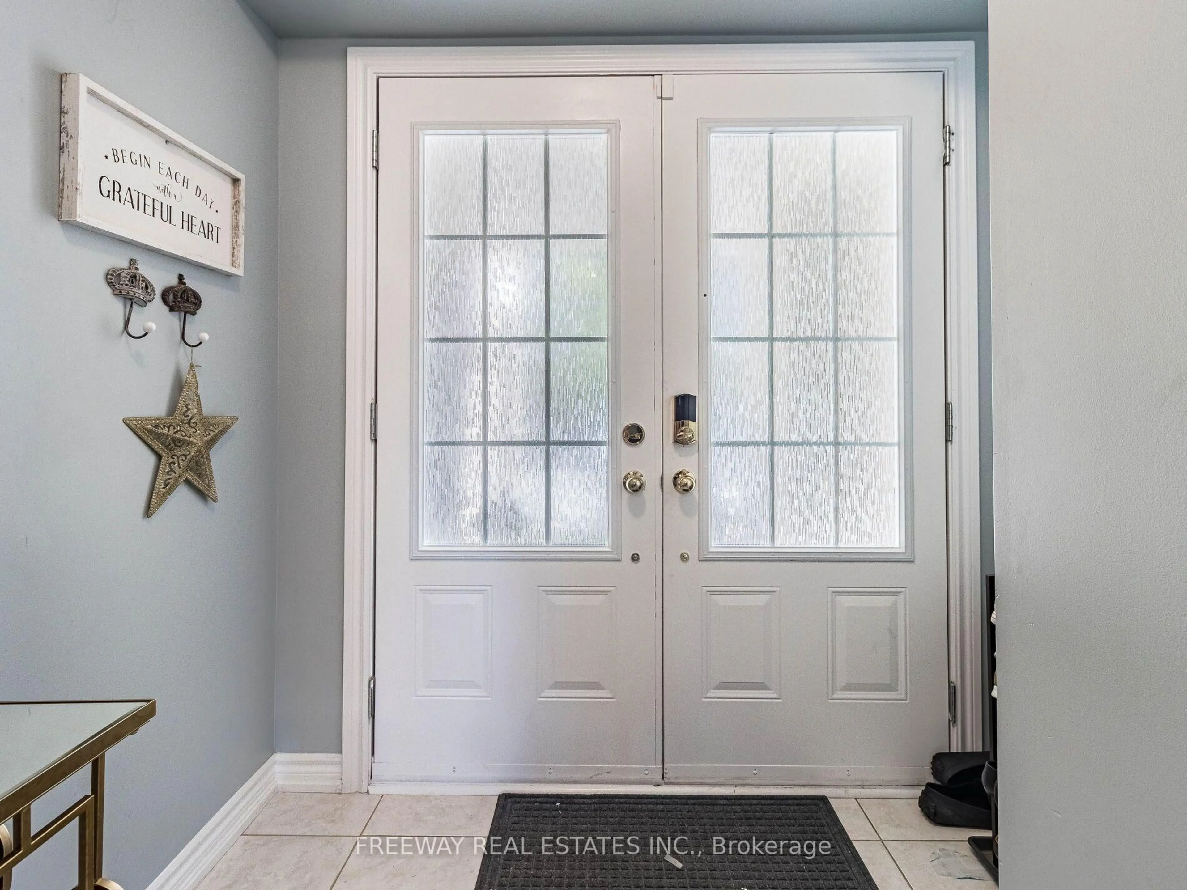 Indoor entryway for 46 Miami Grve, Brampton Ontario L6Z 0H7