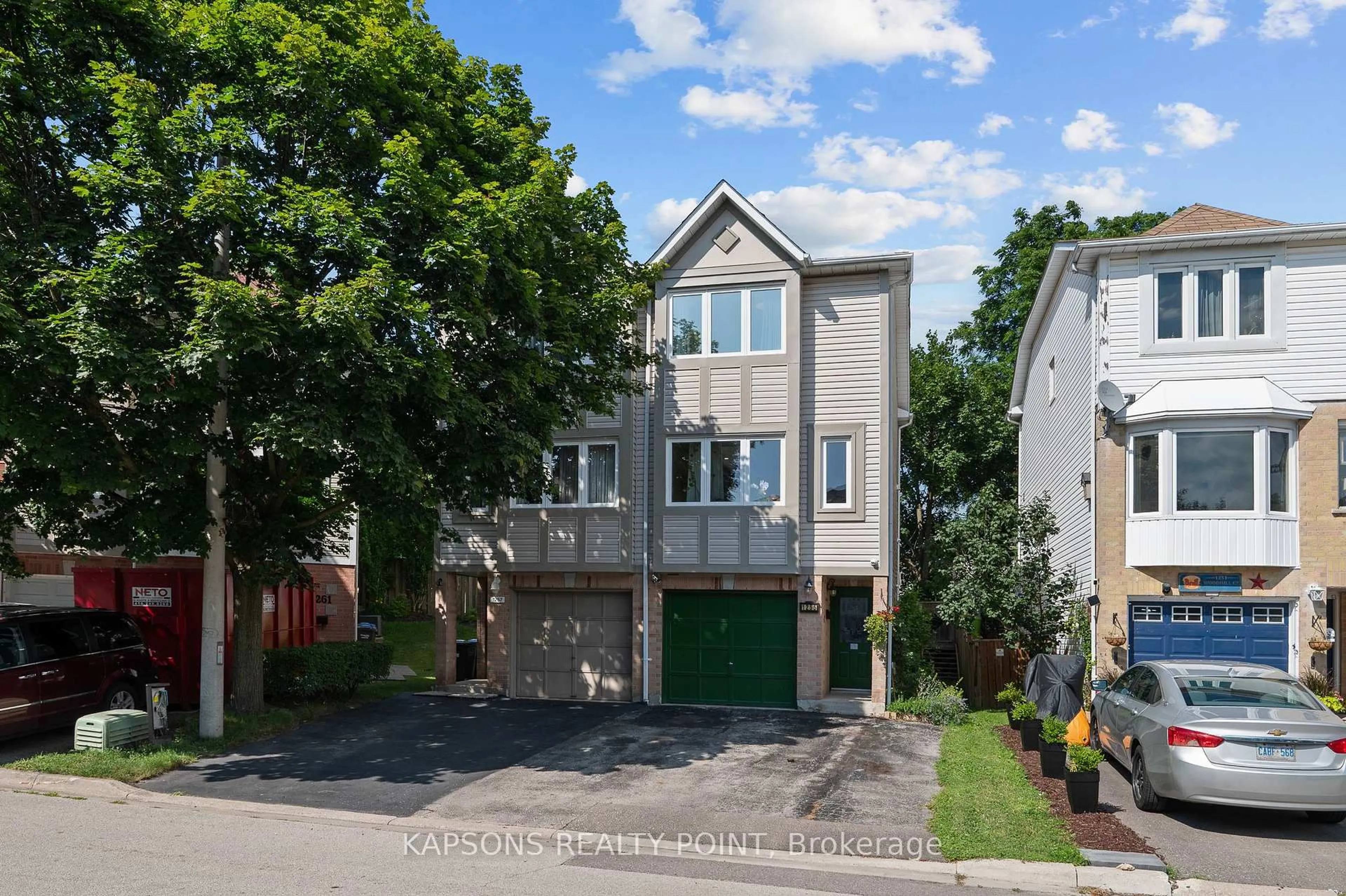 Home with brick exterior material, street for 1255 Woodhill Crt, Mississauga Ontario L5E 3H2
