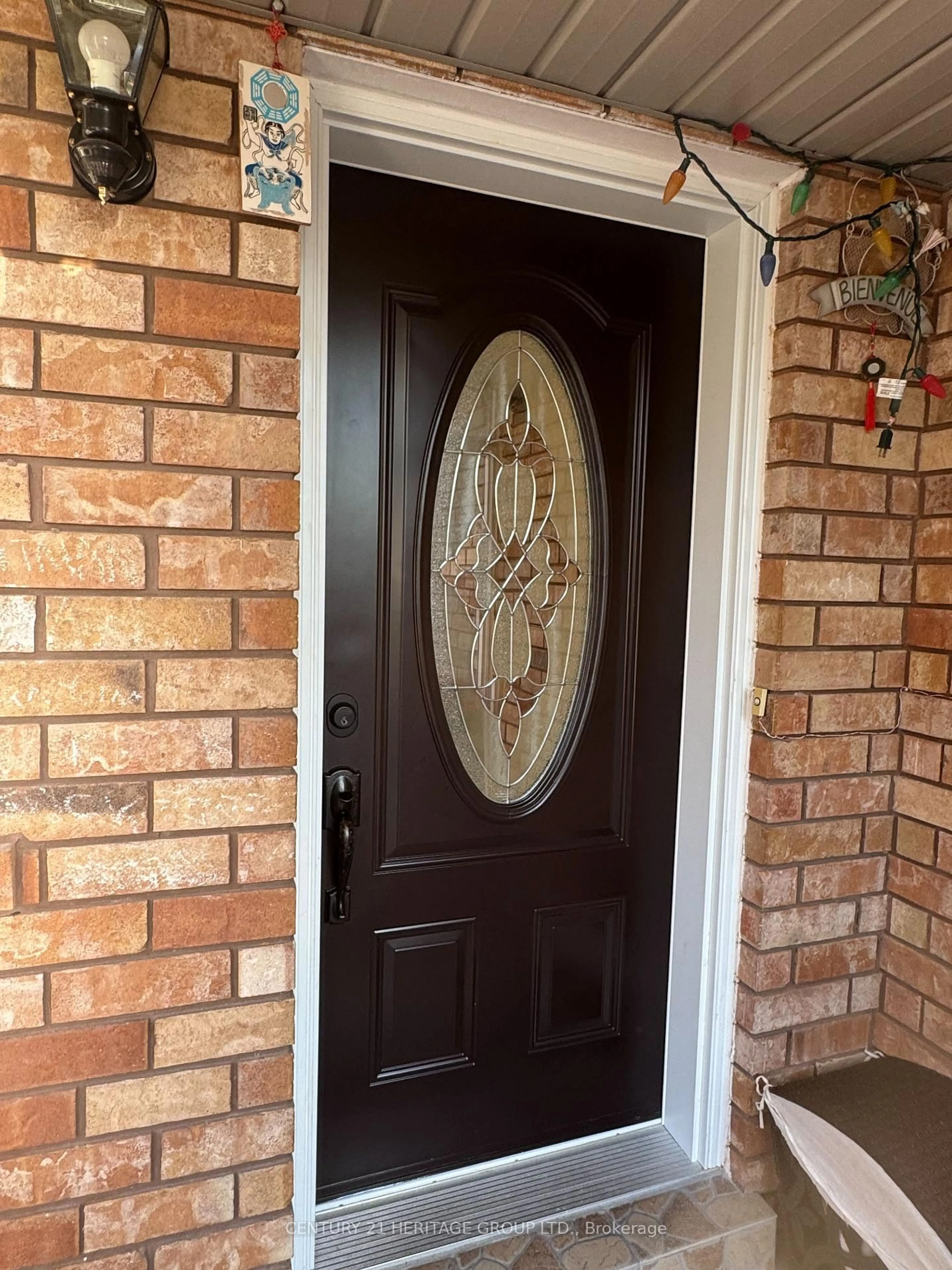 Indoor entryway for 5781 Sidmouth St, Mississauga Ontario L5V 2K3