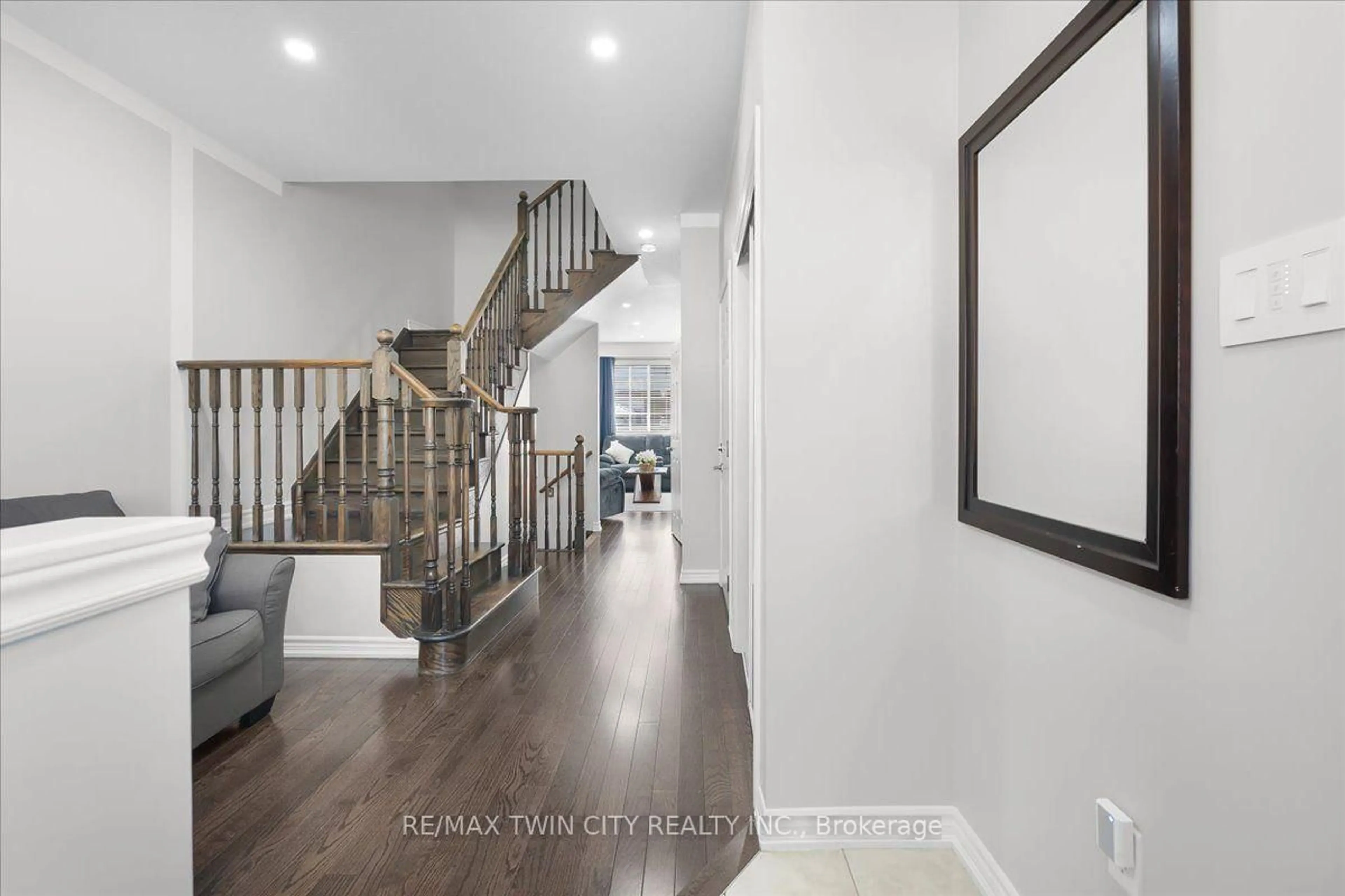 Indoor entryway for 655 Murray Meadows Pl, Milton Ontario L9T 8L7