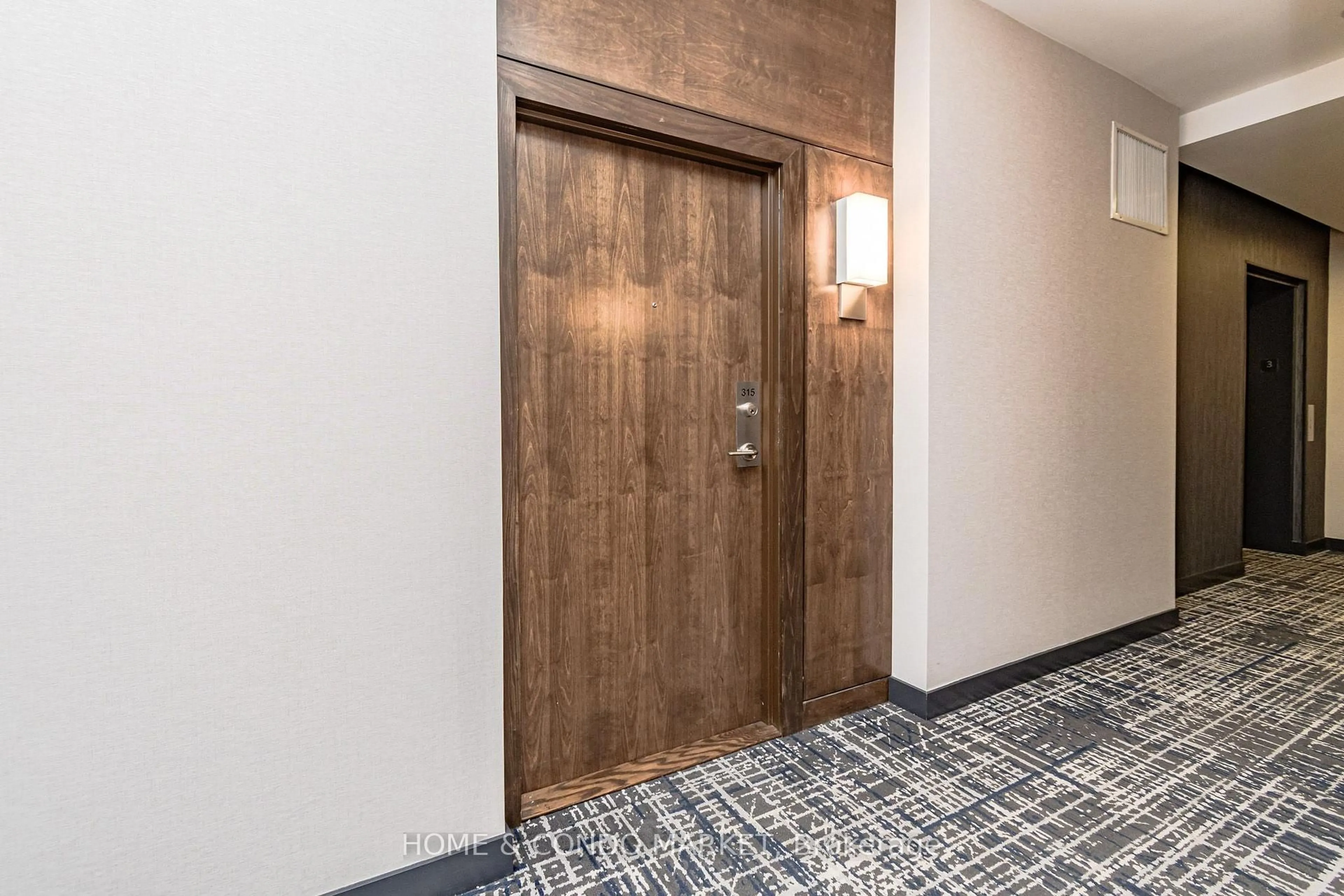 Indoor entryway for 1 Hurontario St #315, Mississauga Ontario L5G 0A3
