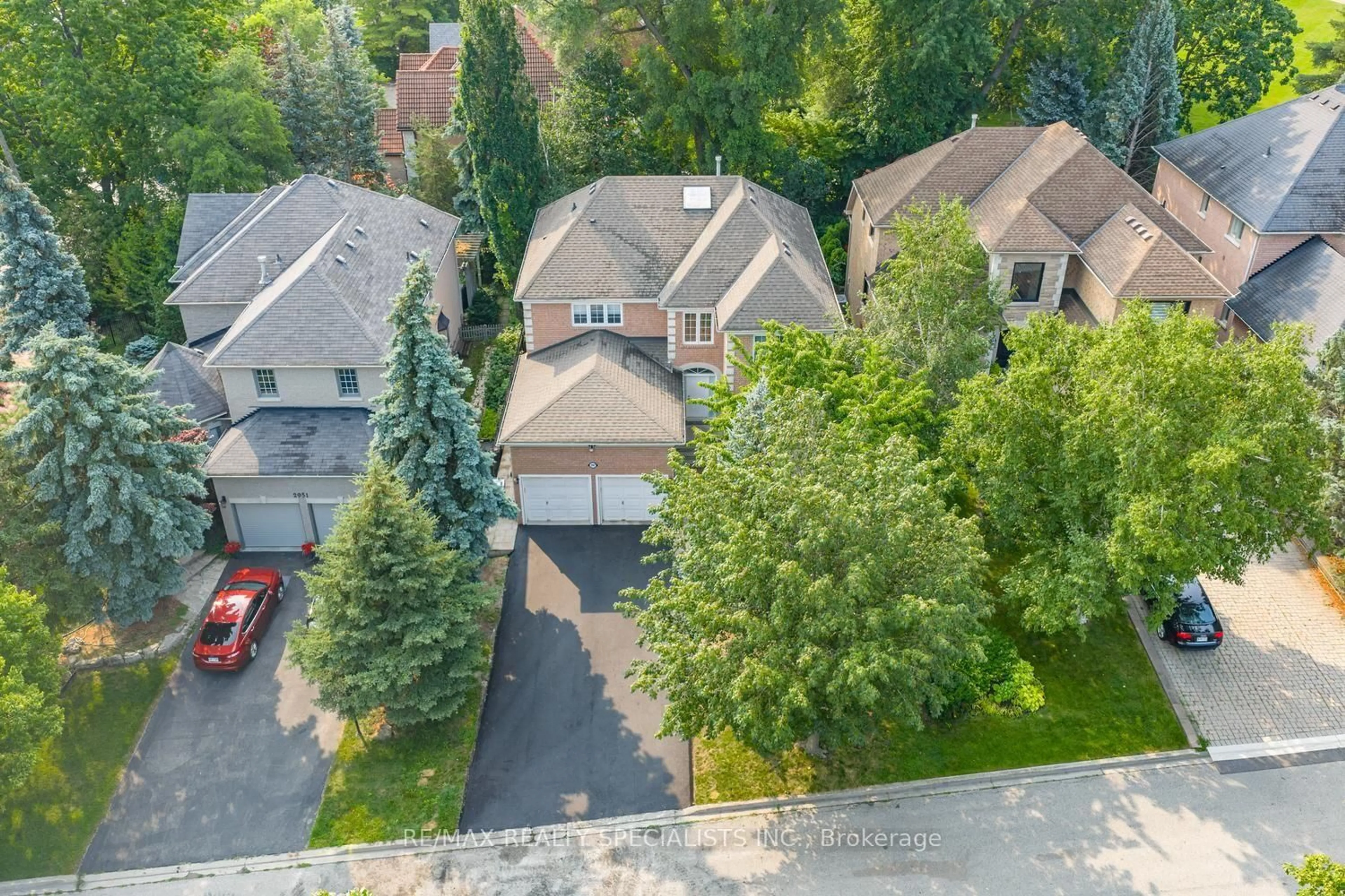 A pic from outside/outdoor area/front of a property/back of a property/a pic from drone, street for 2947 Hammond Rd, Mississauga Ontario L5K 2M5