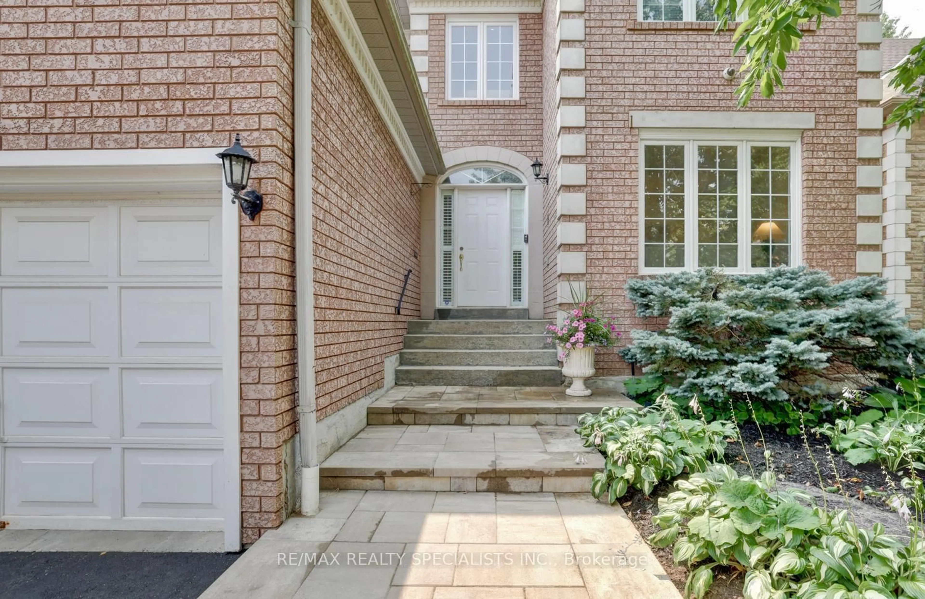 Home with brick exterior material, street for 2947 Hammond Rd, Mississauga Ontario L5K 2M5