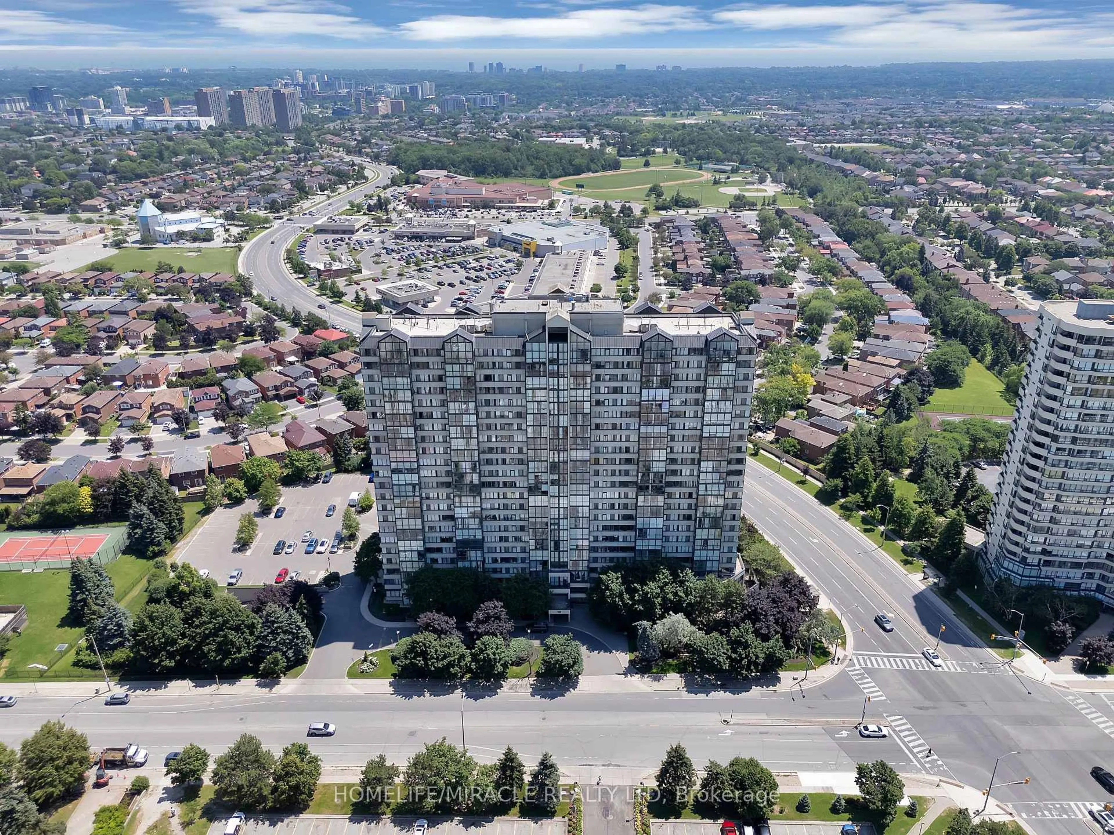 A pic from outside/outdoor area/front of a property/back of a property/a pic from drone, unknown for 350 Webb Dr #112, Mississauga Ontario L5B 3W4
