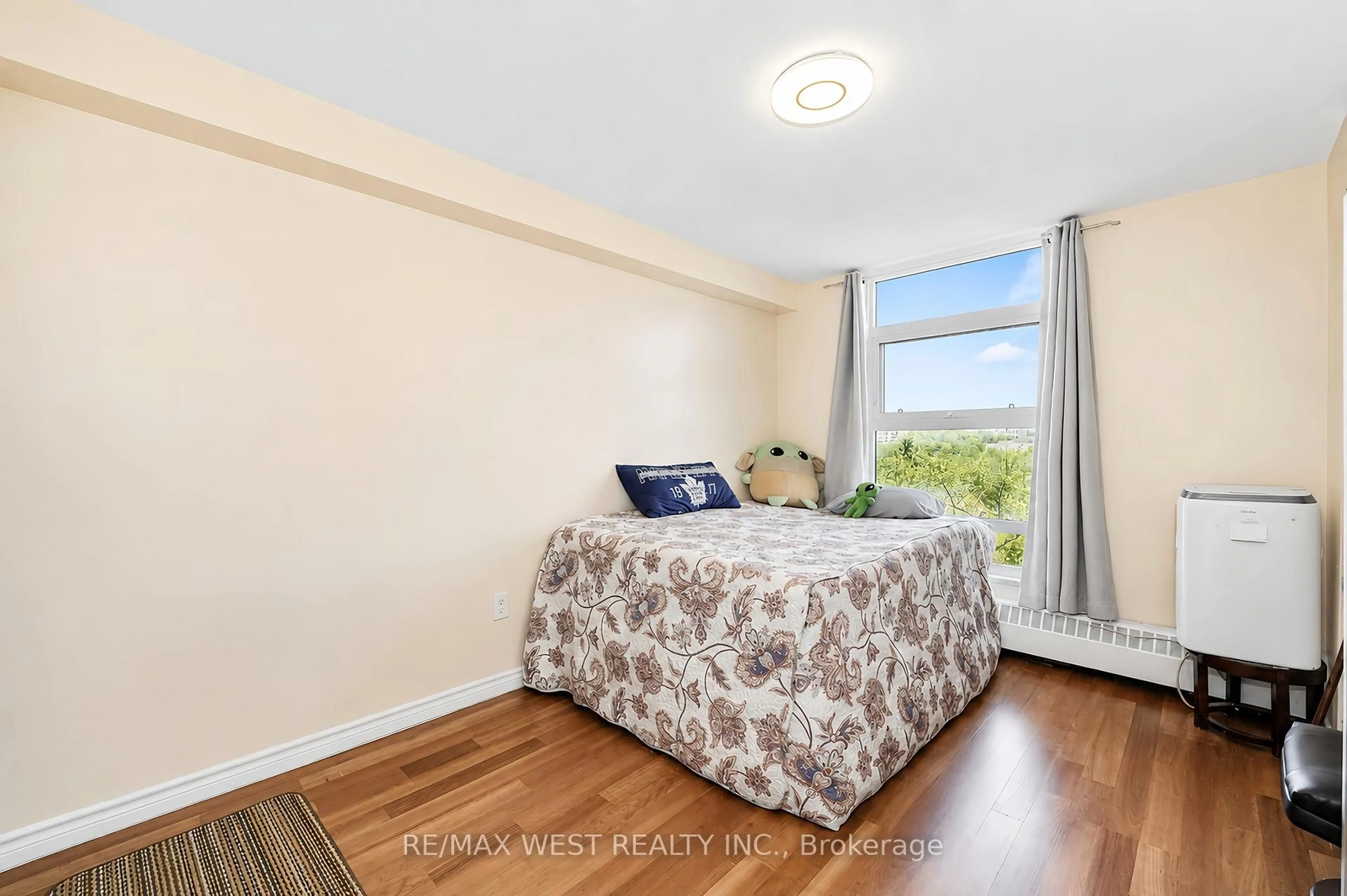 Bedroom with bed, unknown for 335 Driftwood Ave #709, Toronto Ontario M3N 2P3