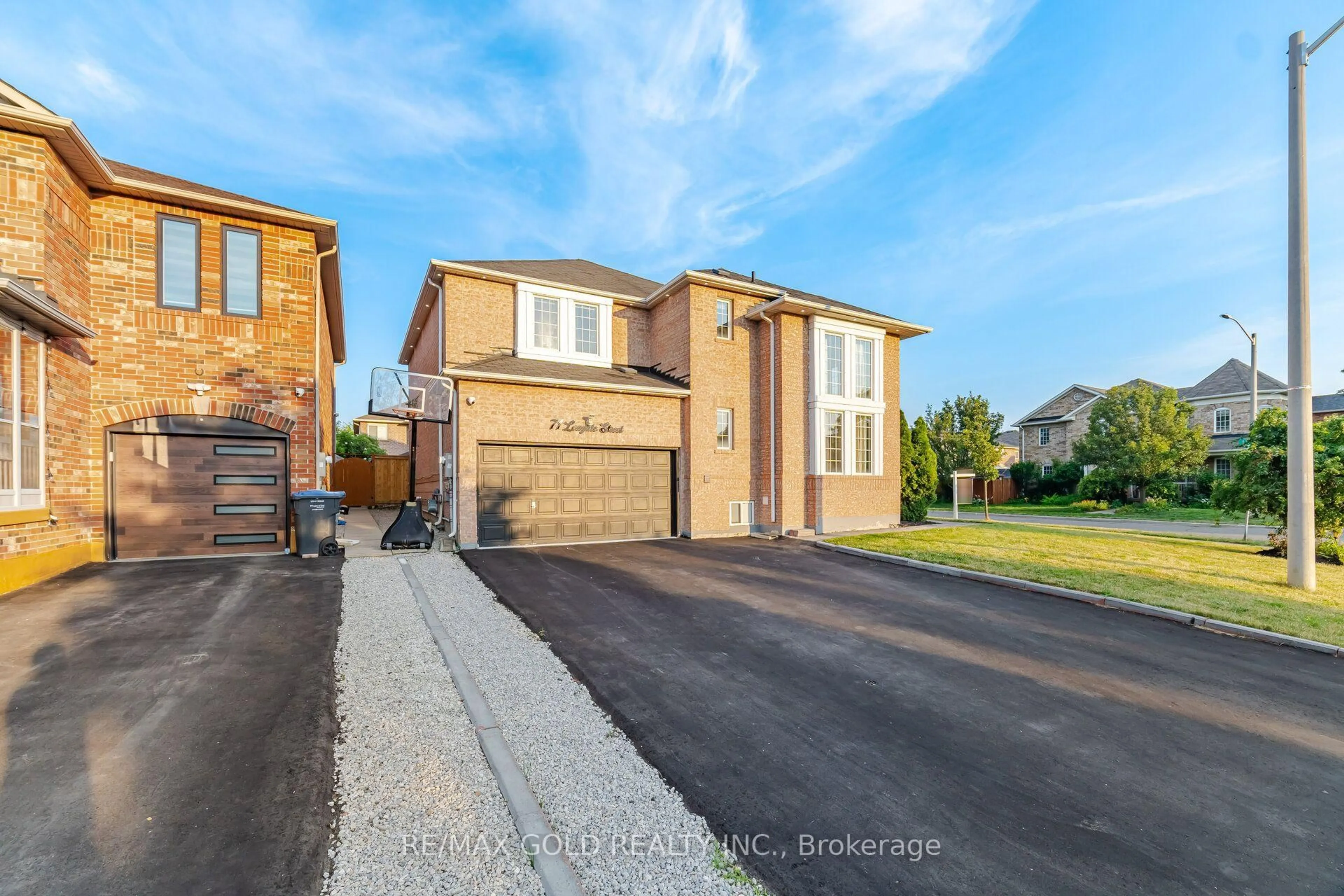 Home with brick exterior material, street for 71 LEAGATE St, Brampton Ontario L7A 3J4