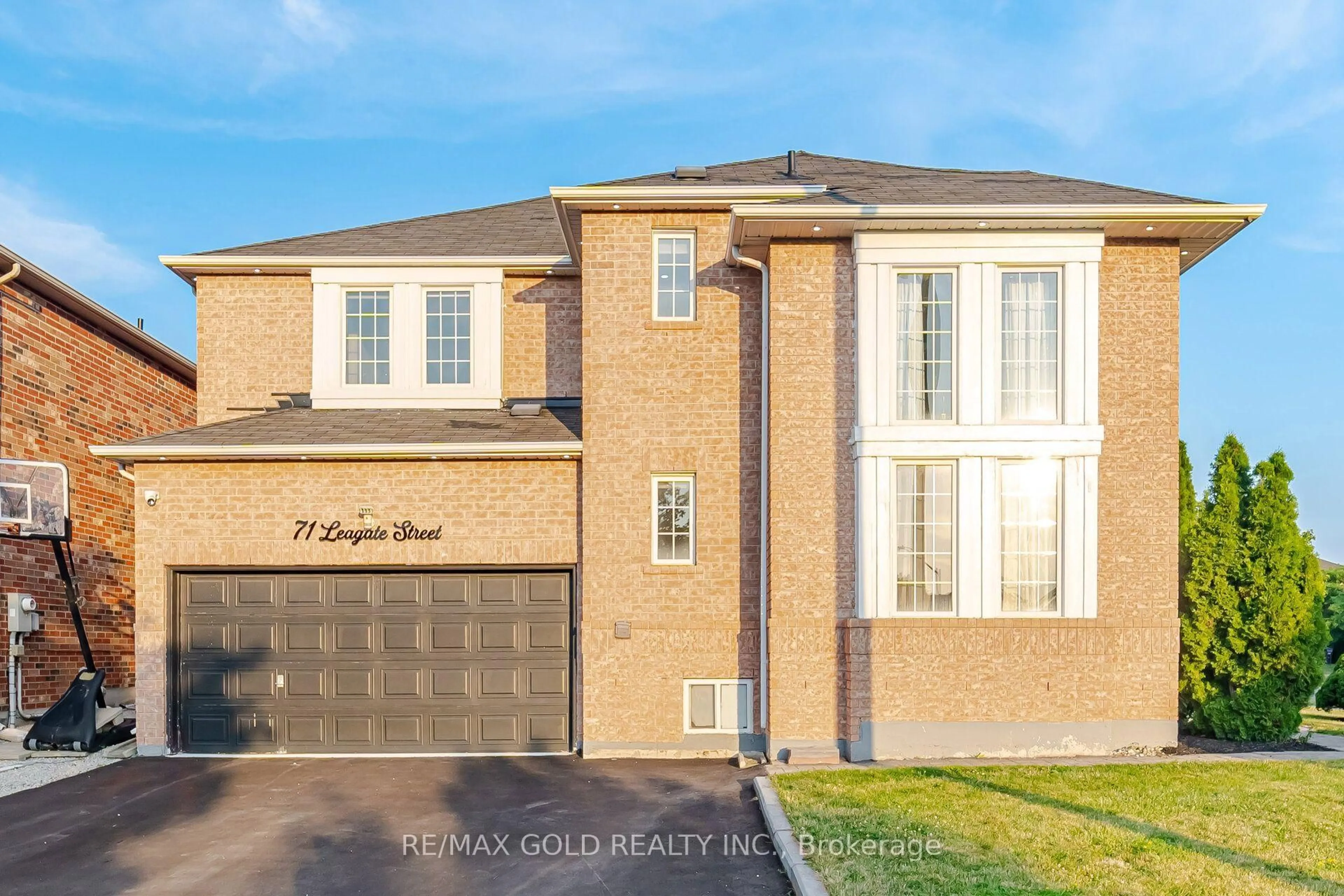 Home with brick exterior material, street for 71 LEAGATE St, Brampton Ontario L7A 3J4