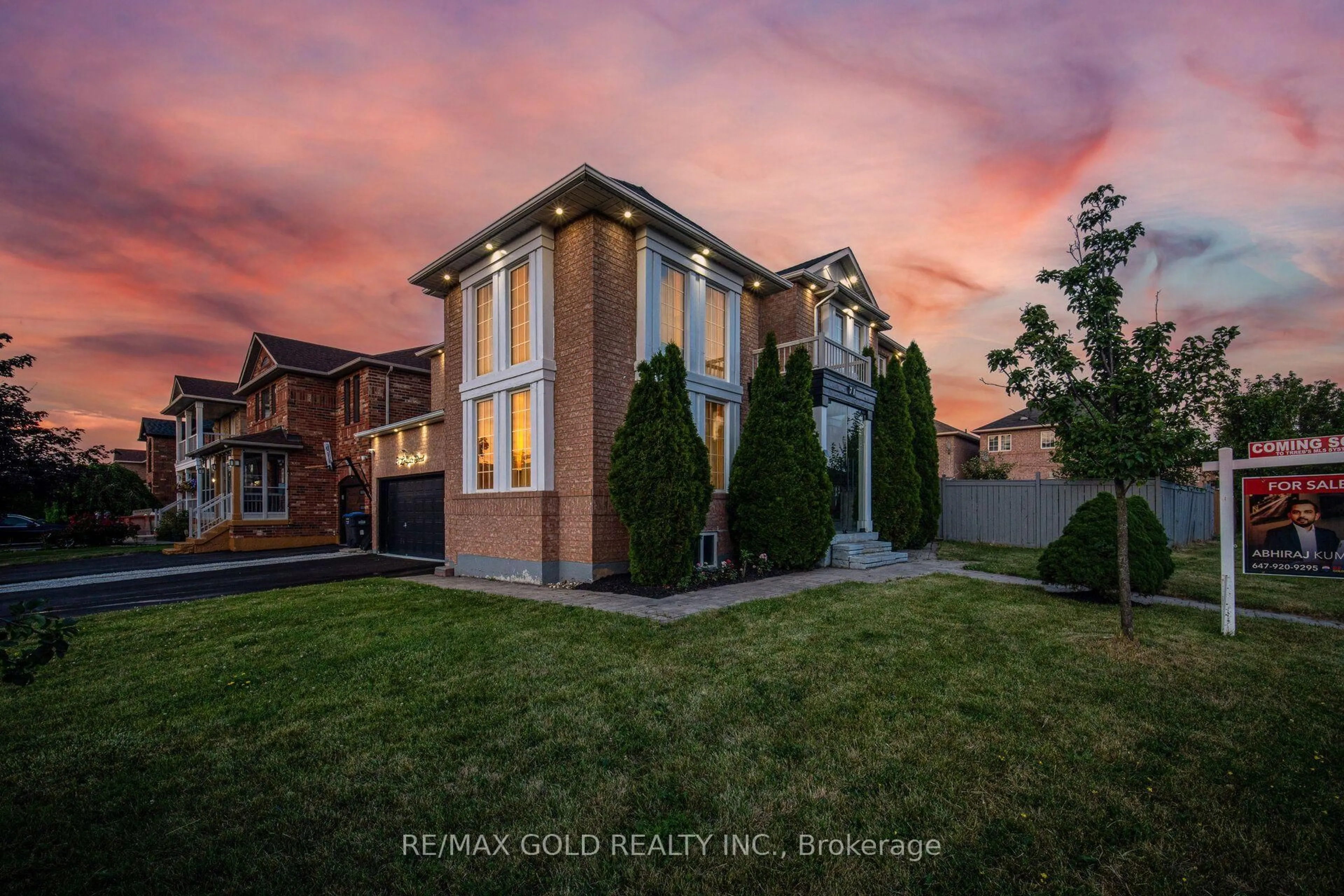 Home with brick exterior material, street for 71 LEAGATE St, Brampton Ontario L7A 3J4