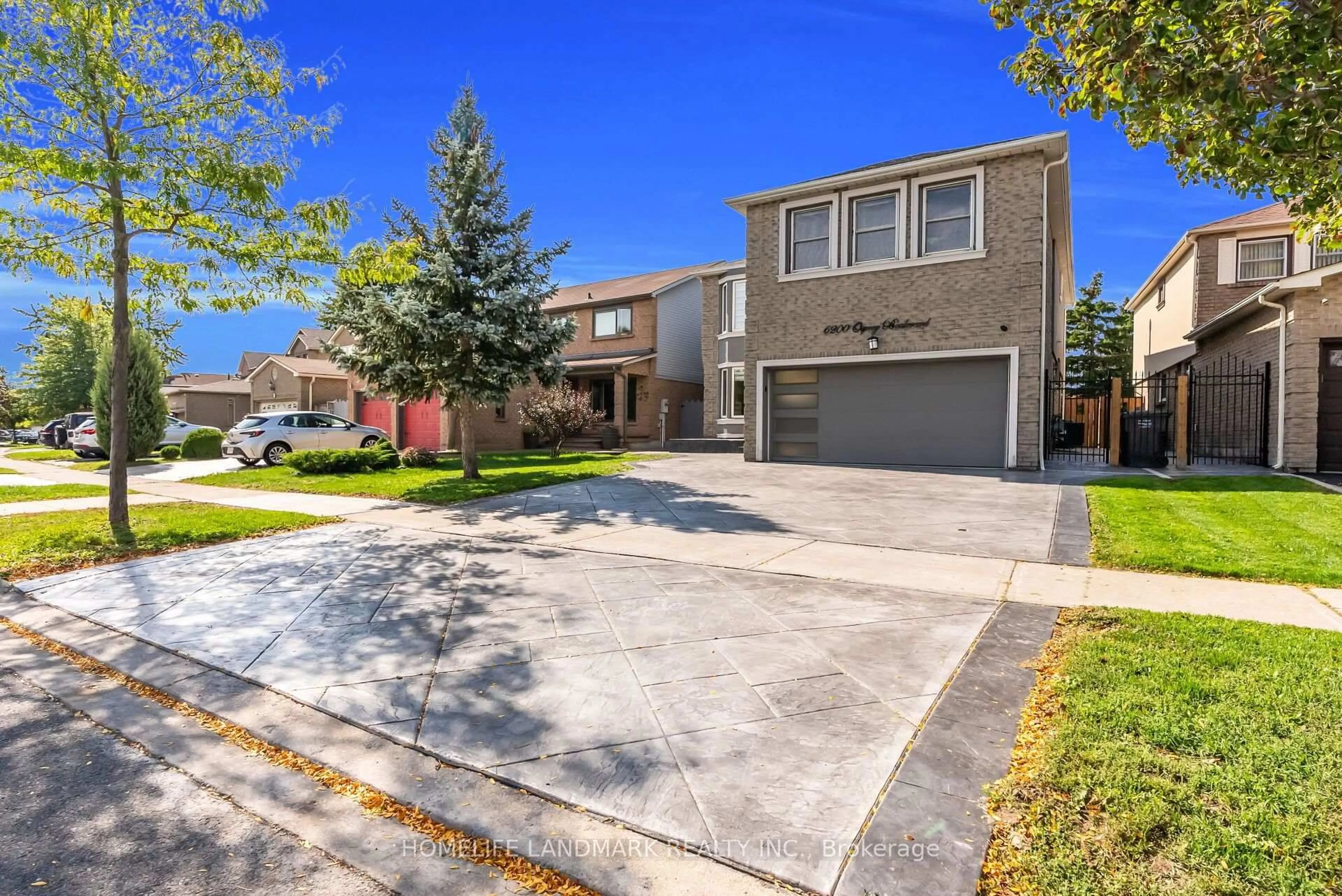 Home with brick exterior material, street for 6200 Osprey Blvd, Mississauga Ontario L5N 5W4