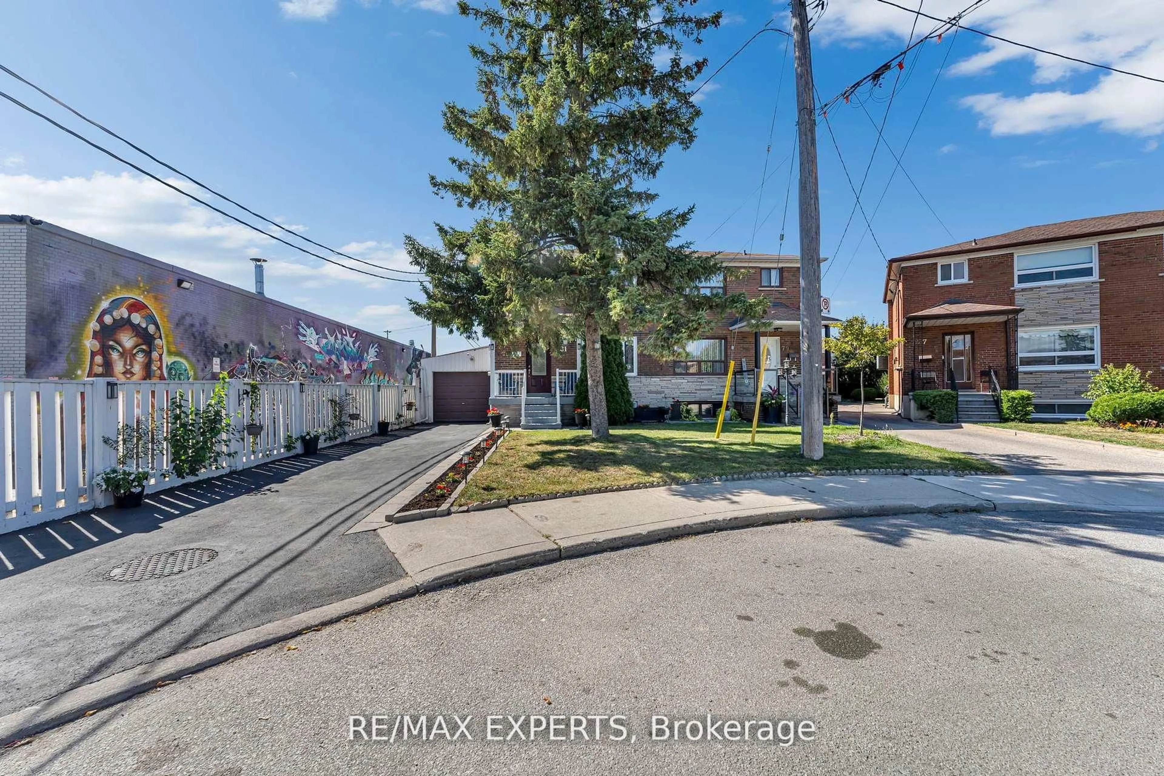 A pic from outside/outdoor area/front of a property/back of a property/a pic from drone, street for 81 Hagar Ave, Toronto Ontario M6N 3V3