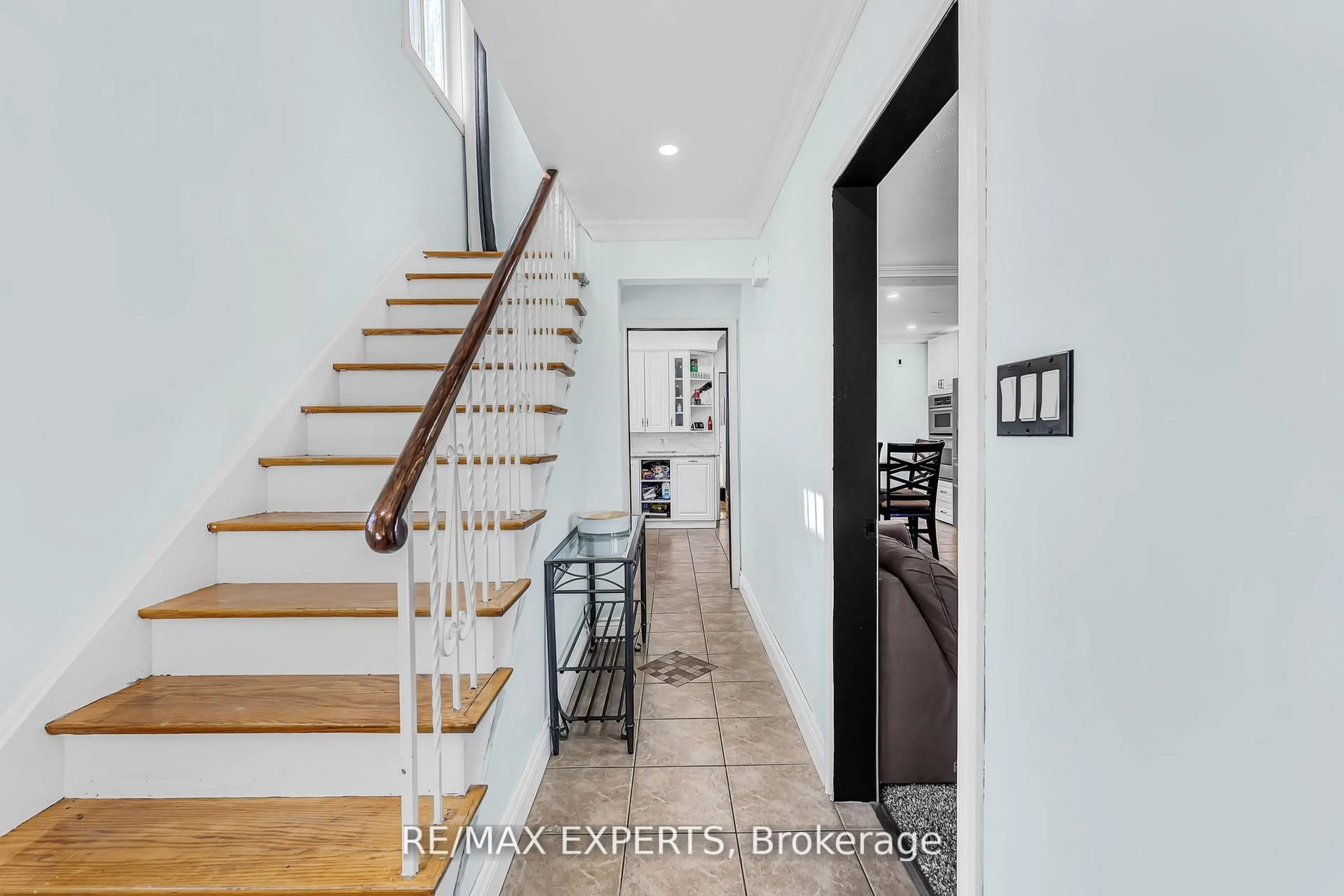 Indoor entryway for 81 Hagar Ave, Toronto Ontario M6N 3V3