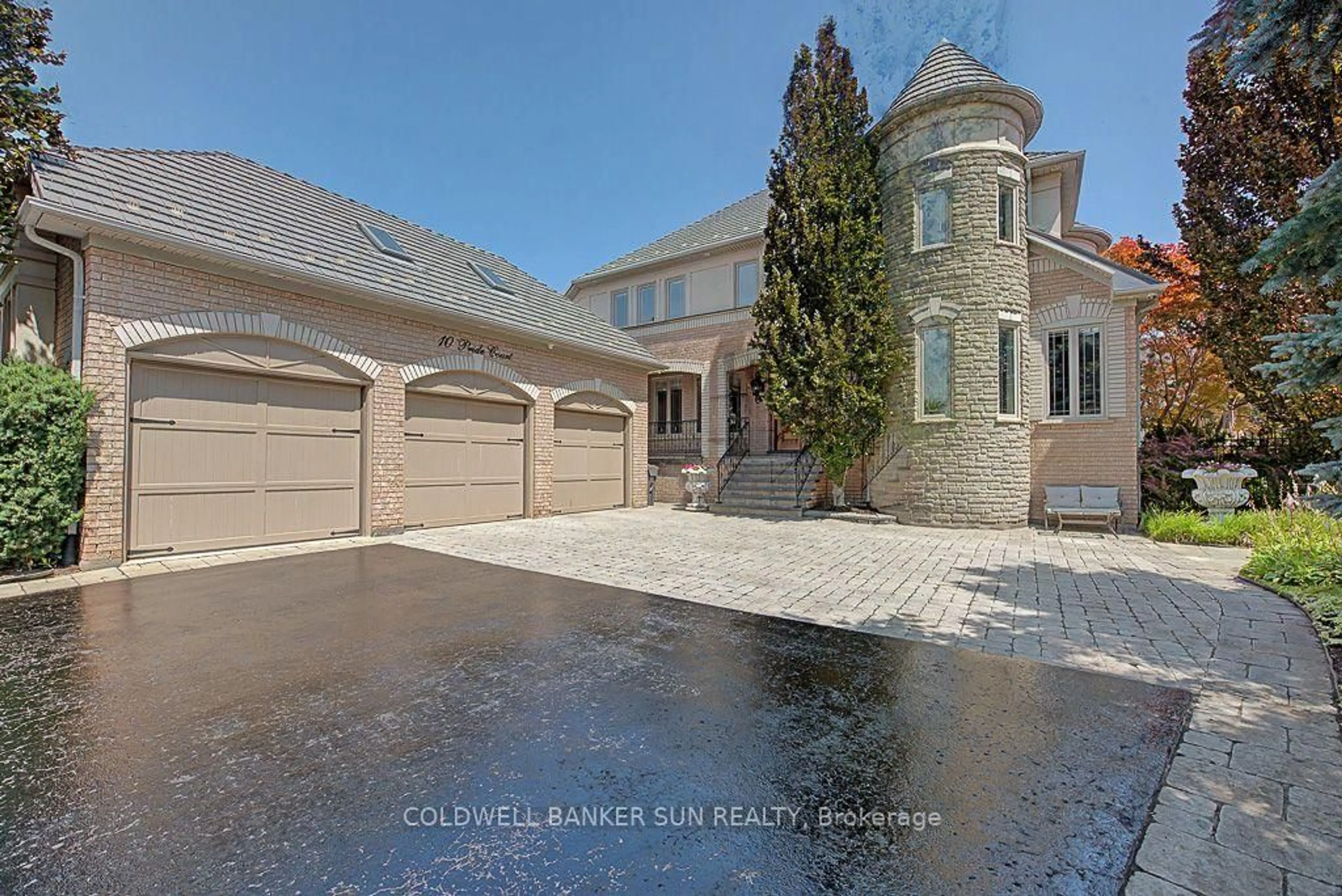 A pic from outside/outdoor area/front of a property/back of a property/a pic from drone, street for 10 PRIDE Crt, Brampton Ontario L6Y 5H3