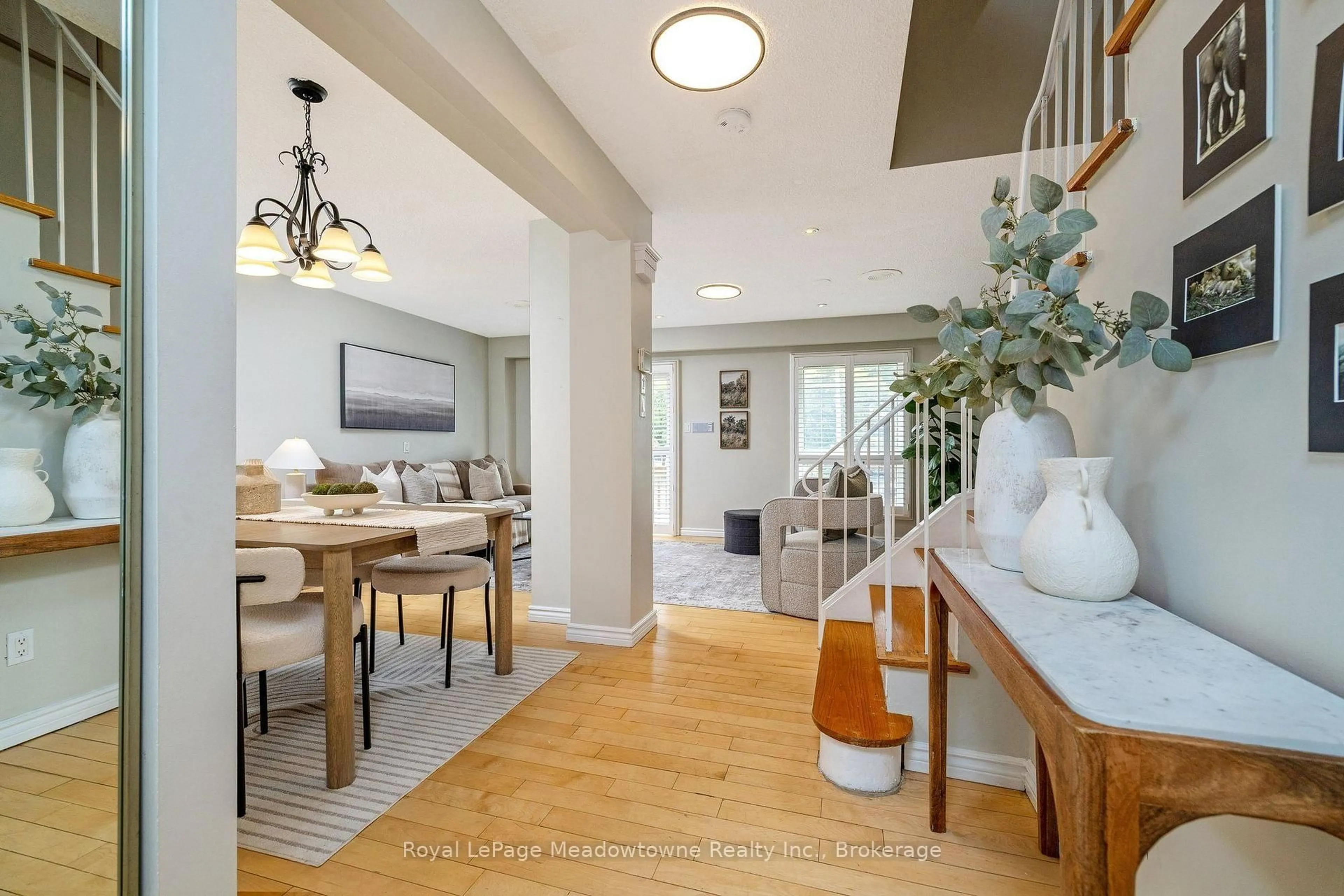 Indoor entryway for 481 Pitfield Rd #4, Milton Ontario L9T 3J5