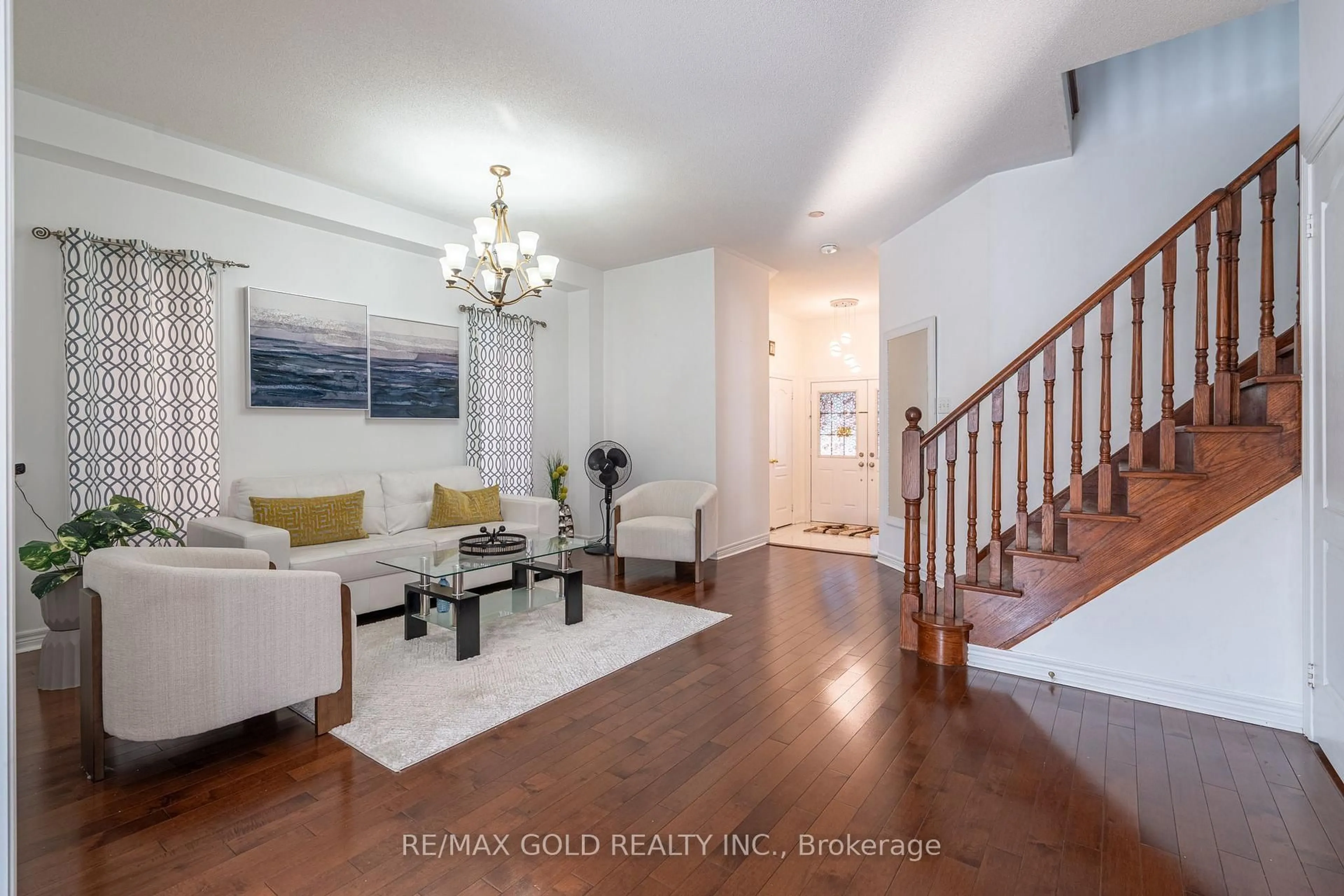 Indoor entryway for 25 Oblate Cres, Brampton Ontario L6Y 0K2