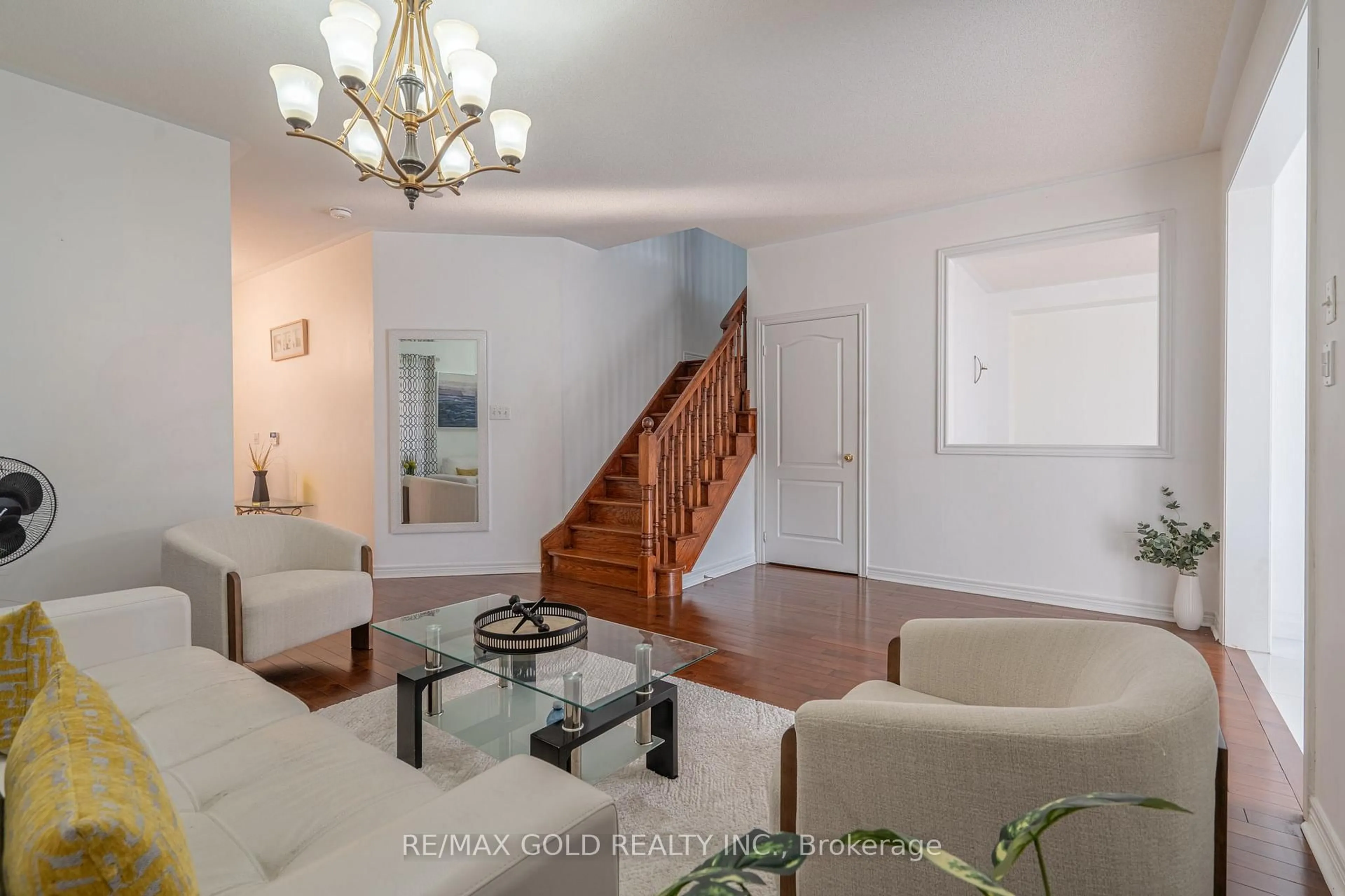 Living room with furniture, unknown for 25 Oblate Cres, Brampton Ontario L6Y 0K2