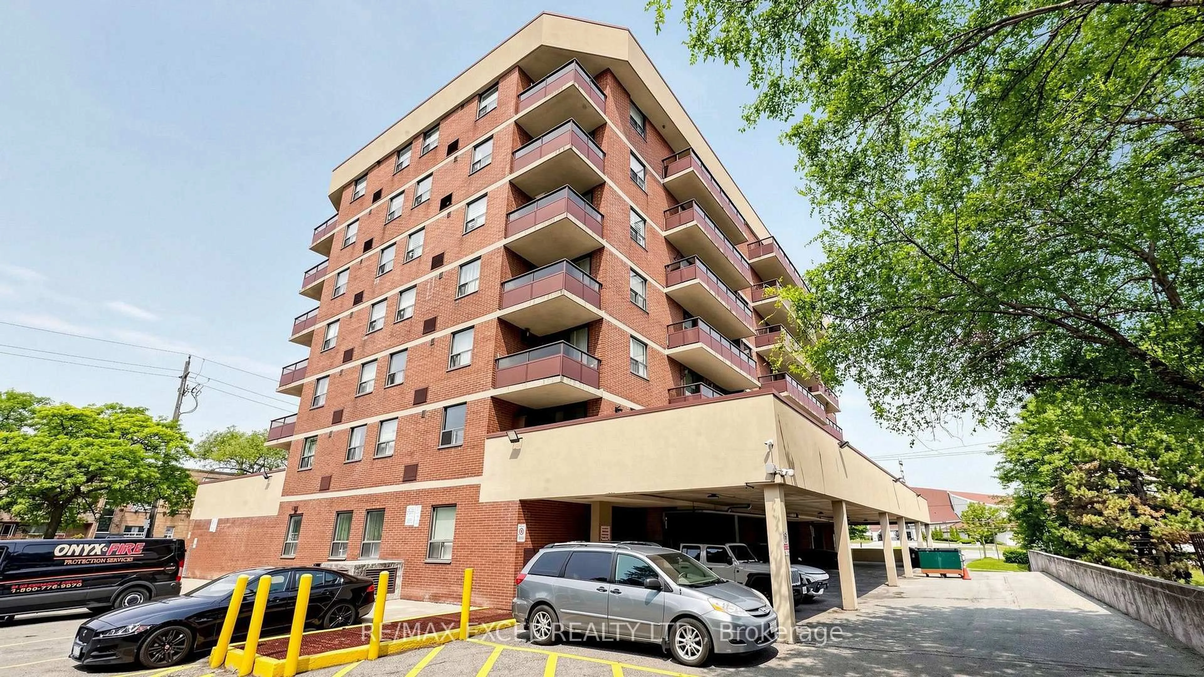 Unknown for 1881 Jane St #401, Toronto Ontario M9N 3S7