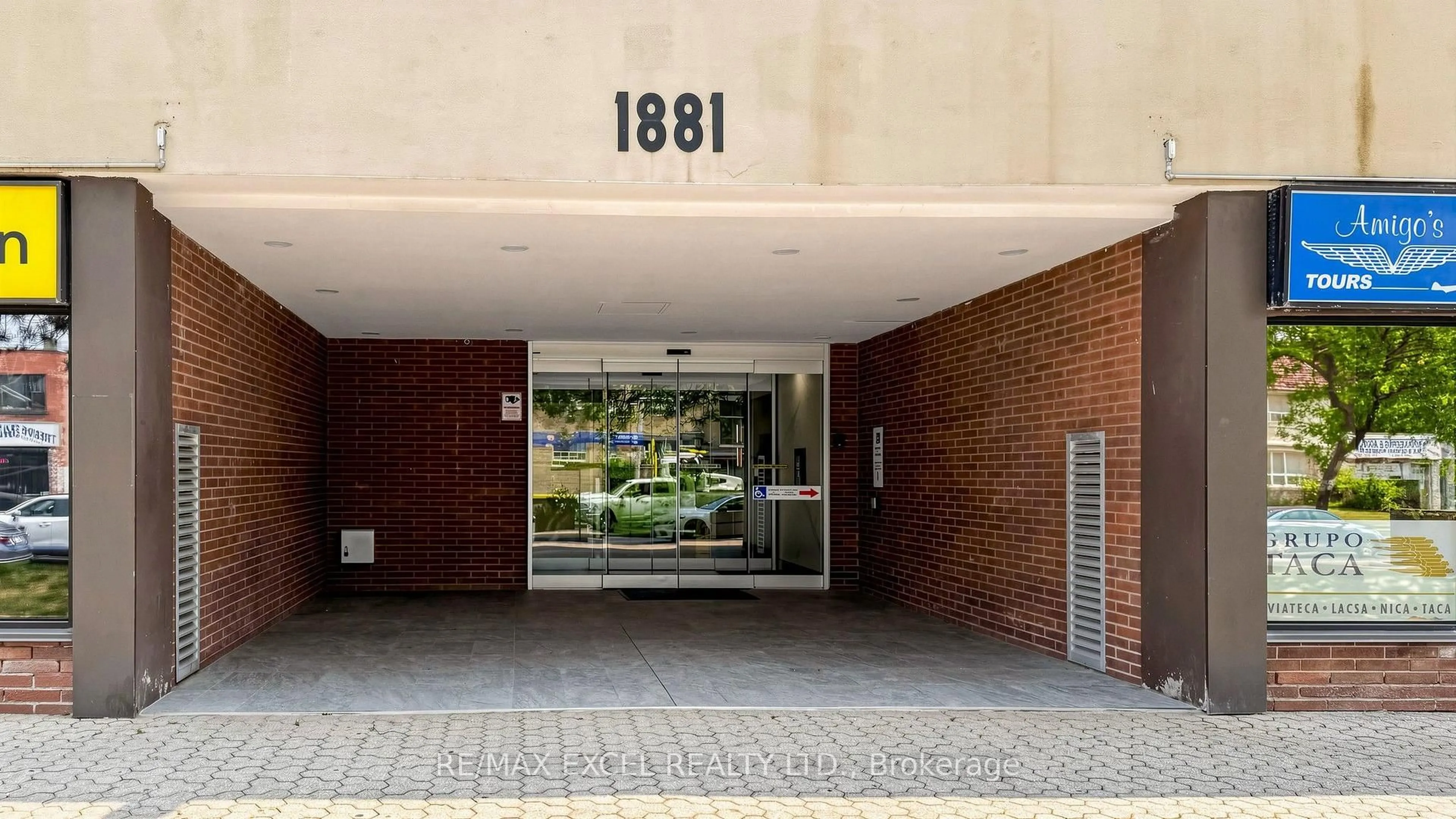 Indoor foyer for 1881 Jane St #401, Toronto Ontario M9N 3S7