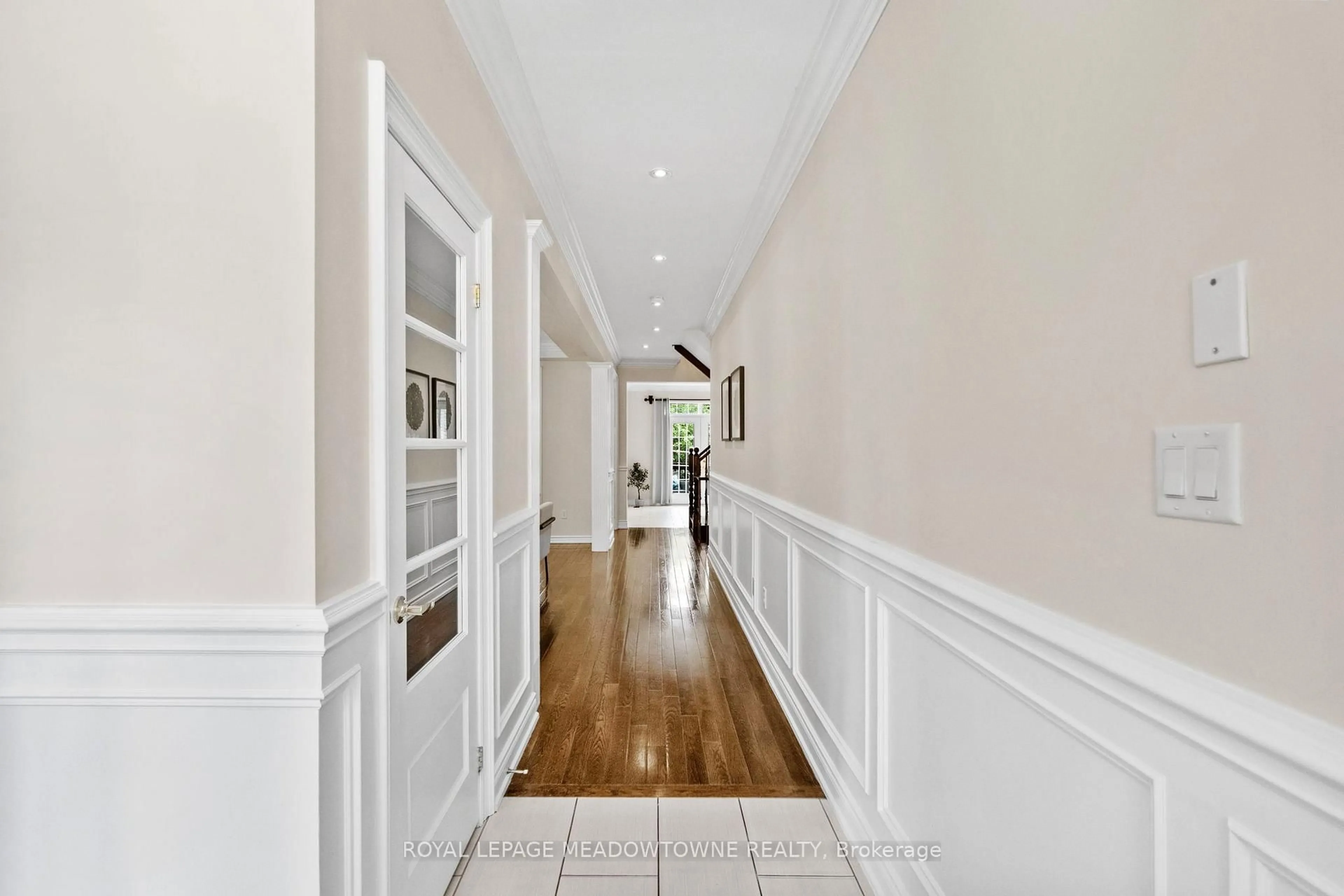 Indoor foyer for 332 McGibbon Dr, Milton Ontario L9T 5K7